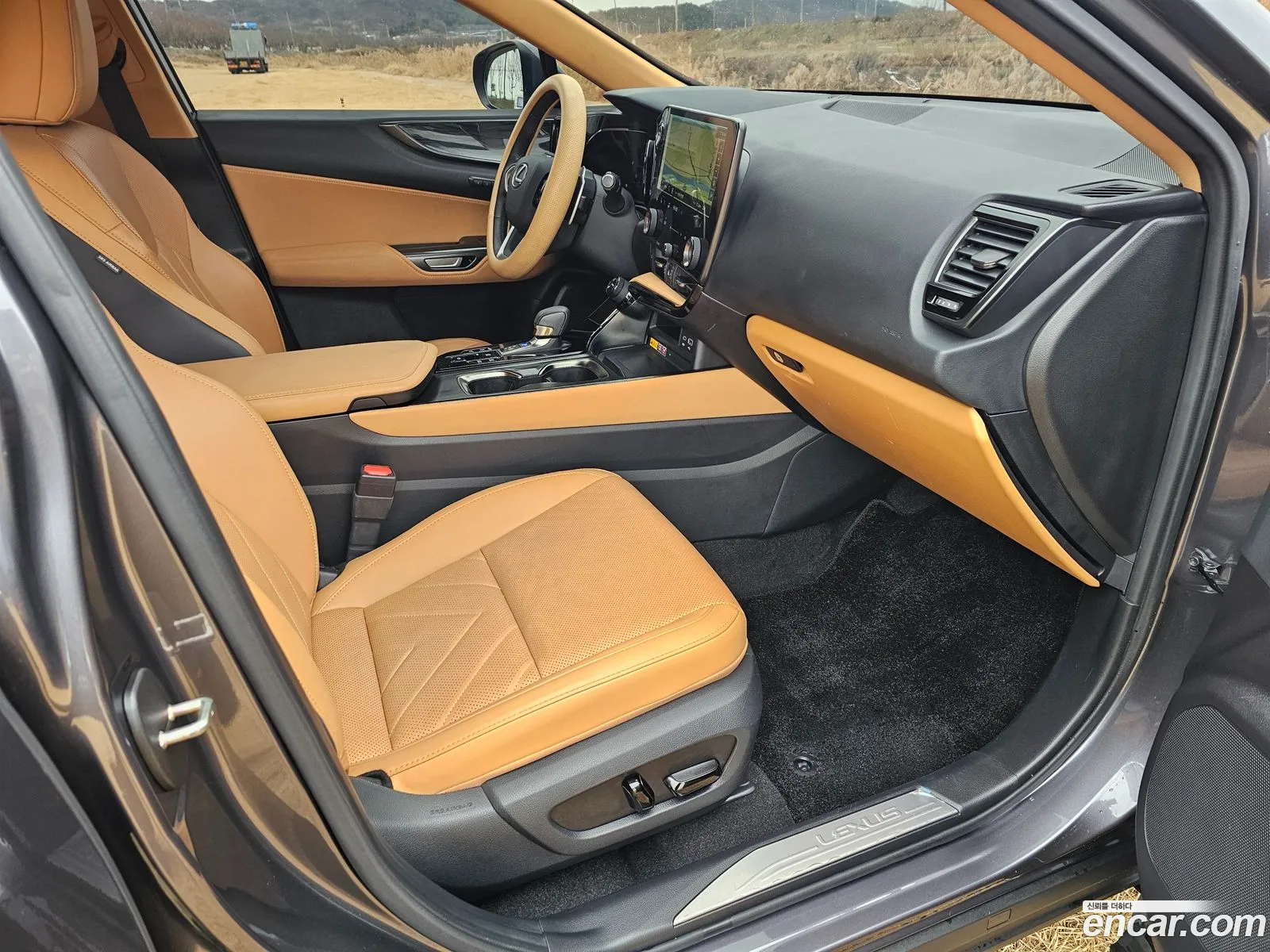 Lexus NX450h+ 2023 — 19