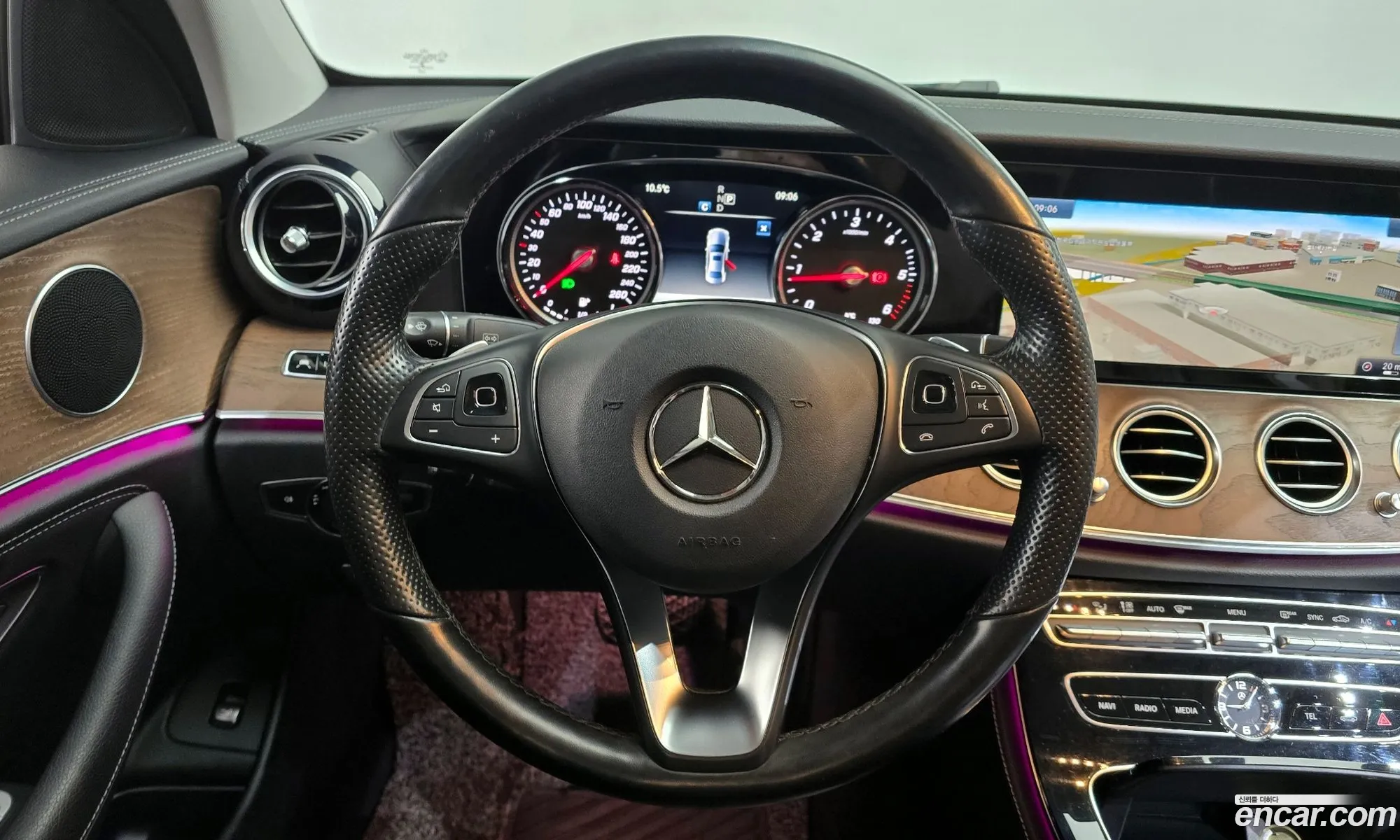 Mercedes-Benz E-Class W213 2018 WDDZF0EB0JA422447 — 17