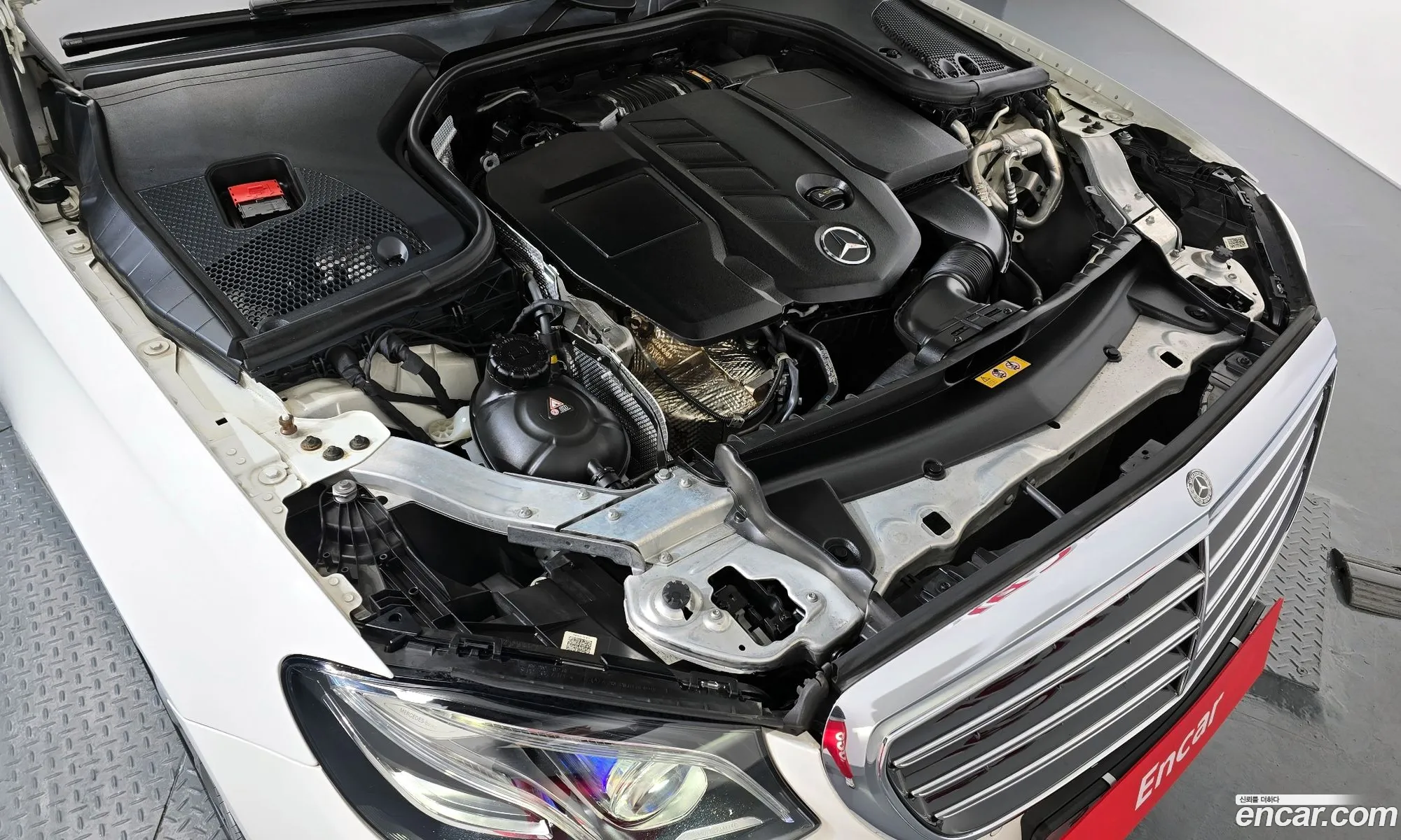 Mercedes-Benz E-Class W213 2018 WDDZF0EB0JA422447 — 10