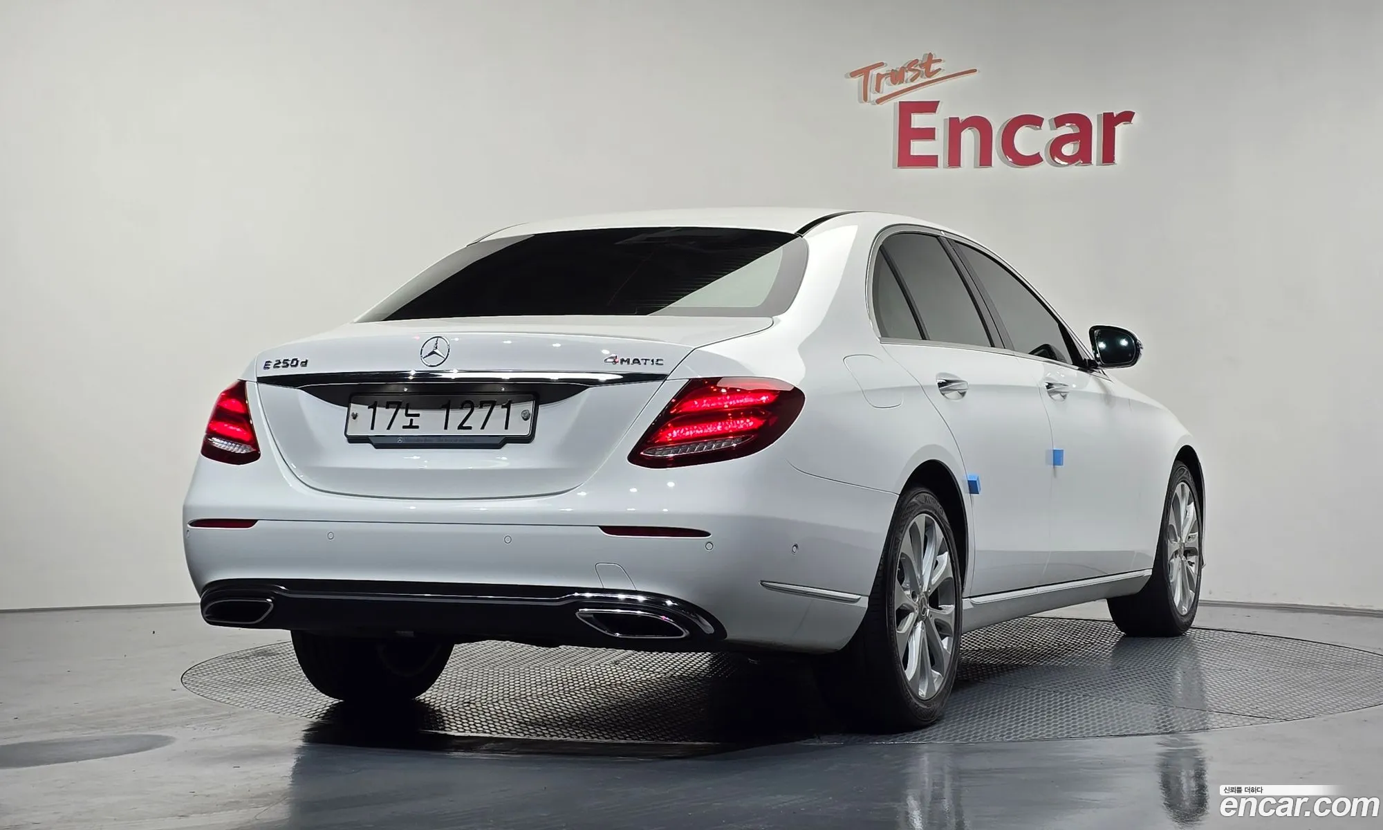 Mercedes-Benz E-Class W213 2018 WDDZF0EB0JA422447 — 12