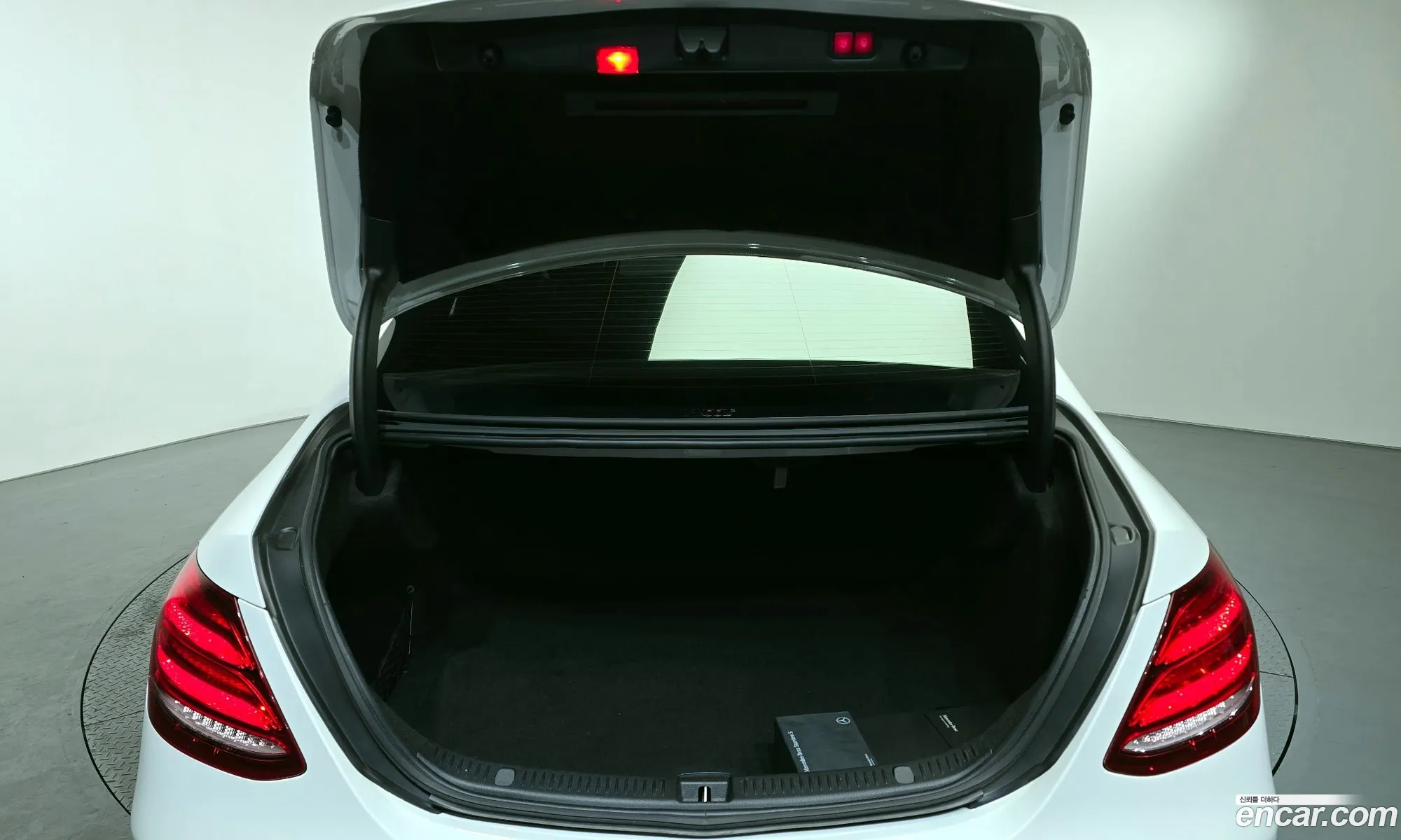 Mercedes-Benz E-Class W213 2018 WDDZF0EB0JA422447 — 9