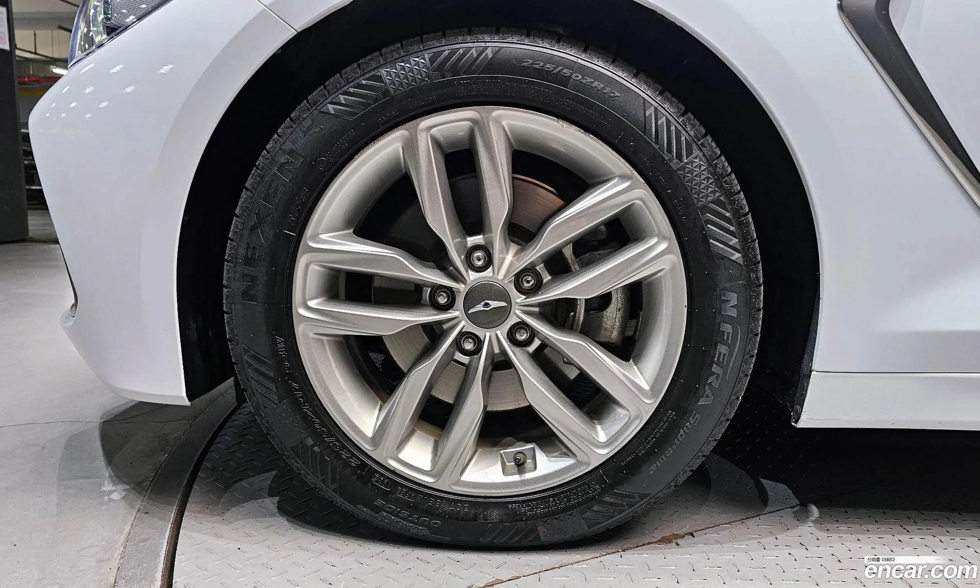 Genesis G70 2017 — 11
