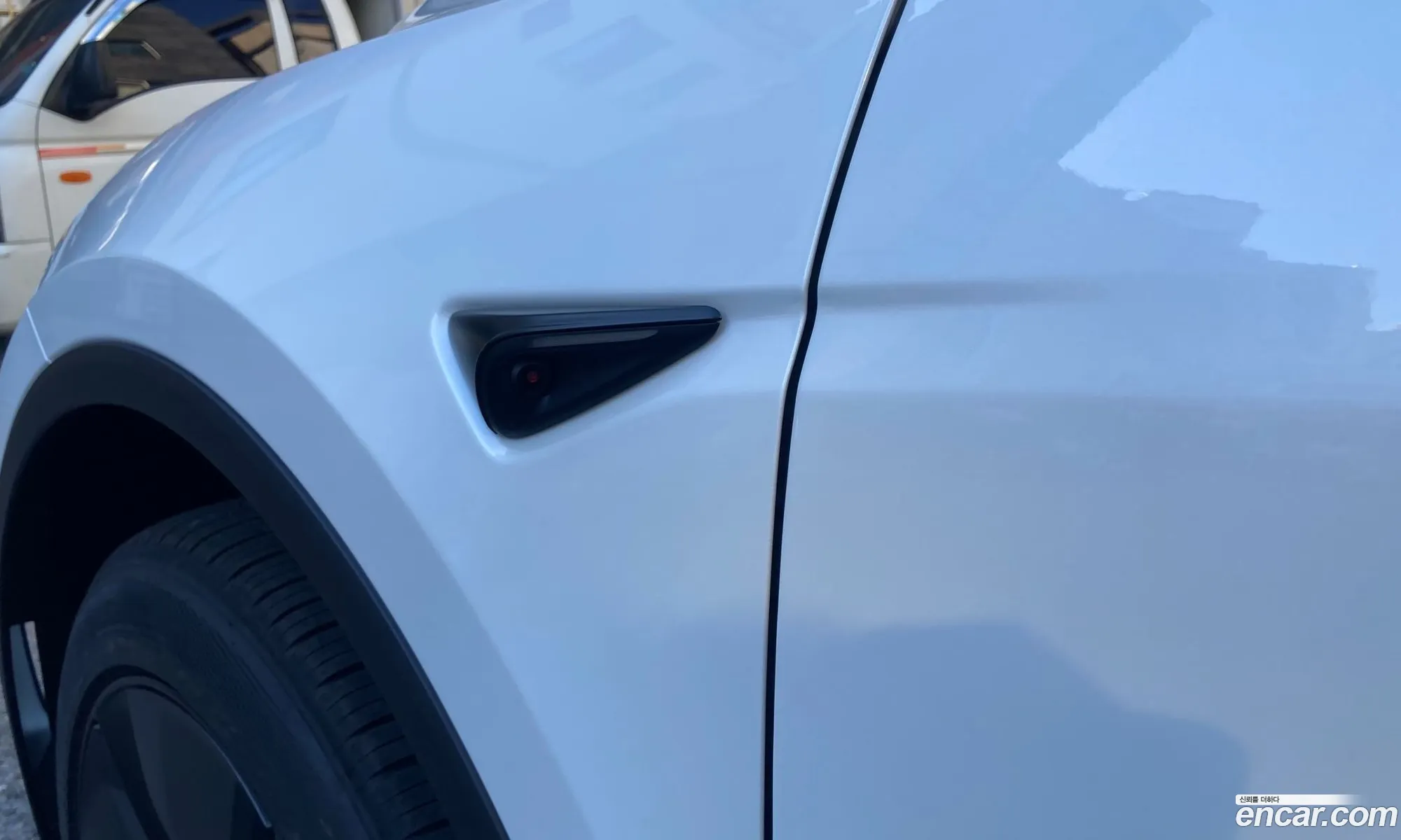 Tesla Model Y 2025 — 4
