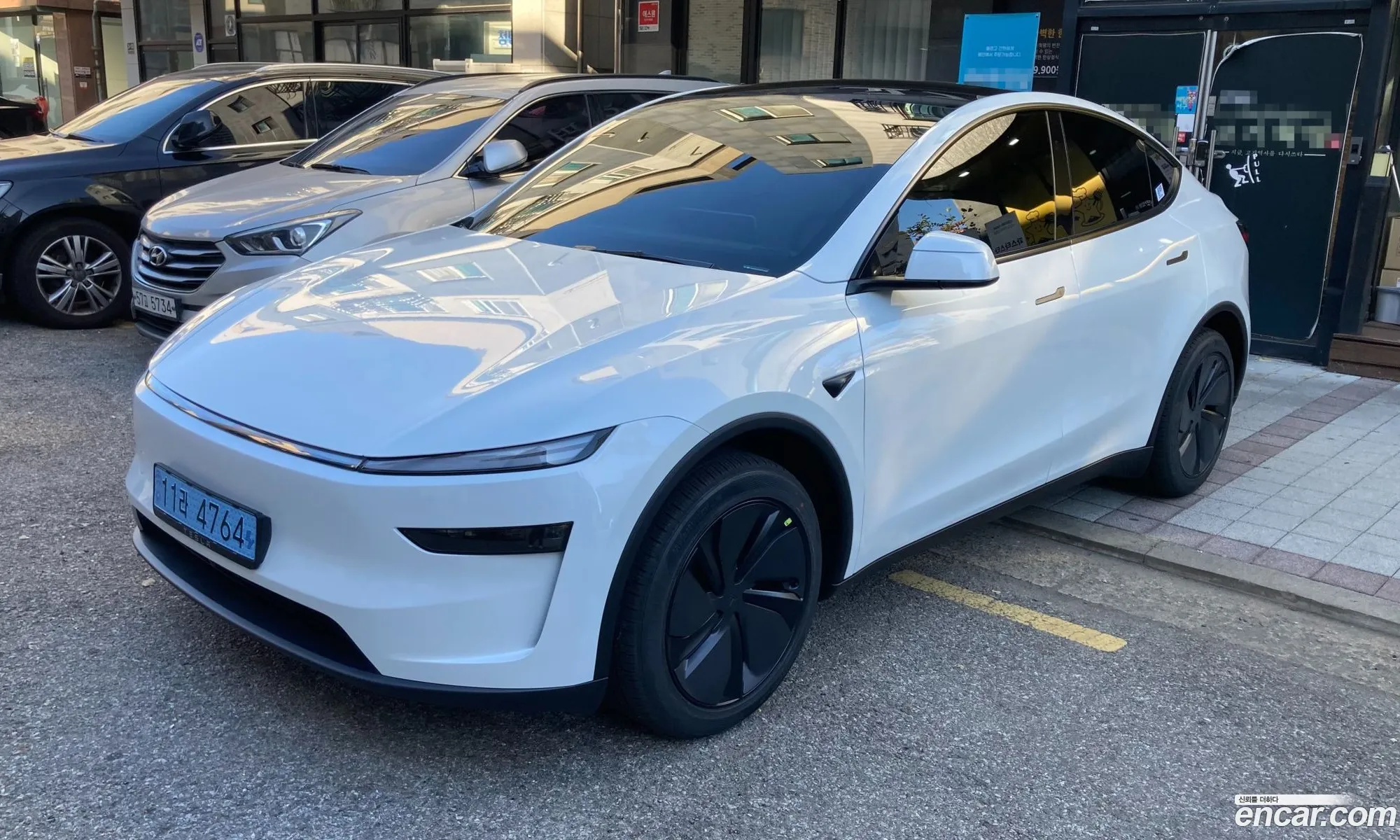 Tesla Model Y 2025 — 14