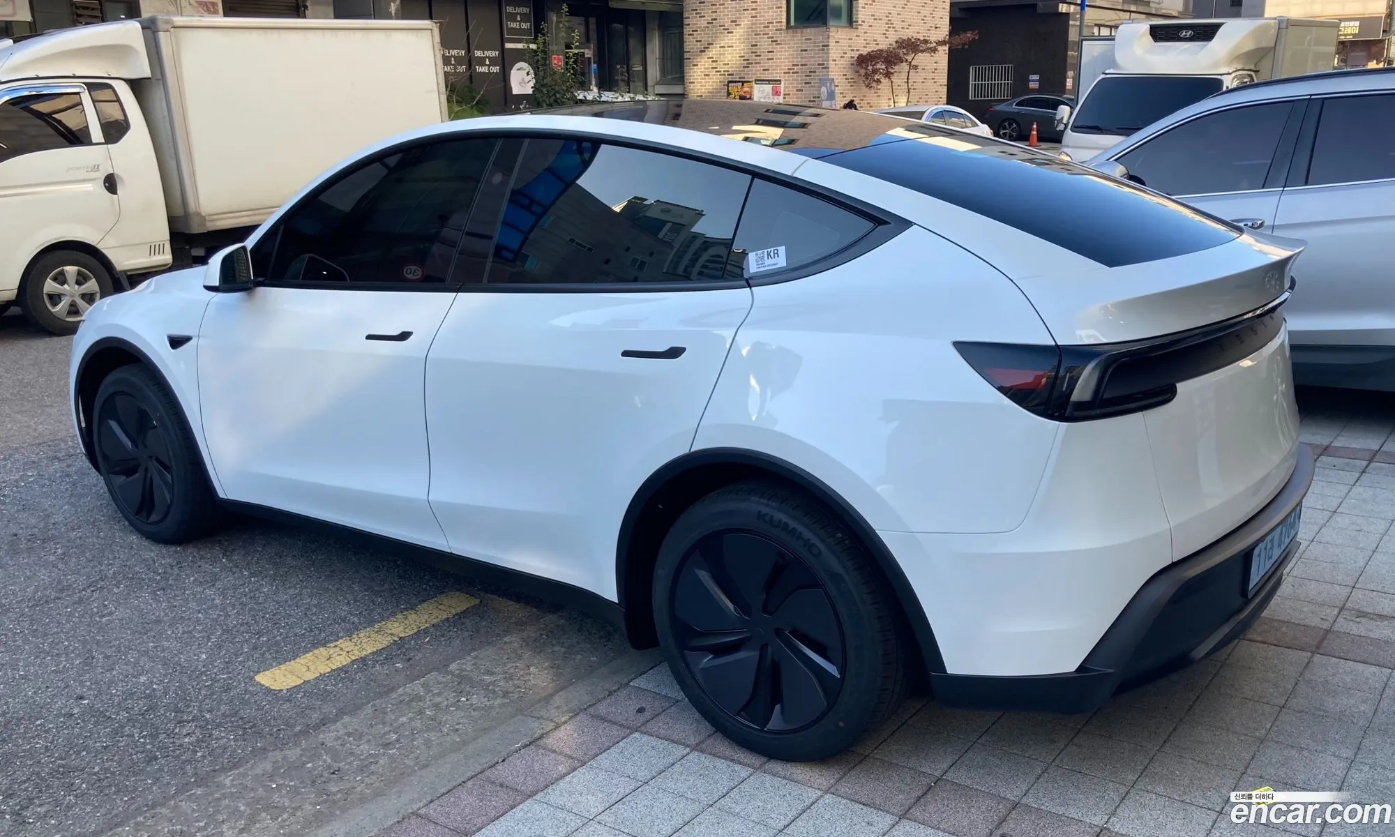 Tesla Model Y 2025 — 8
