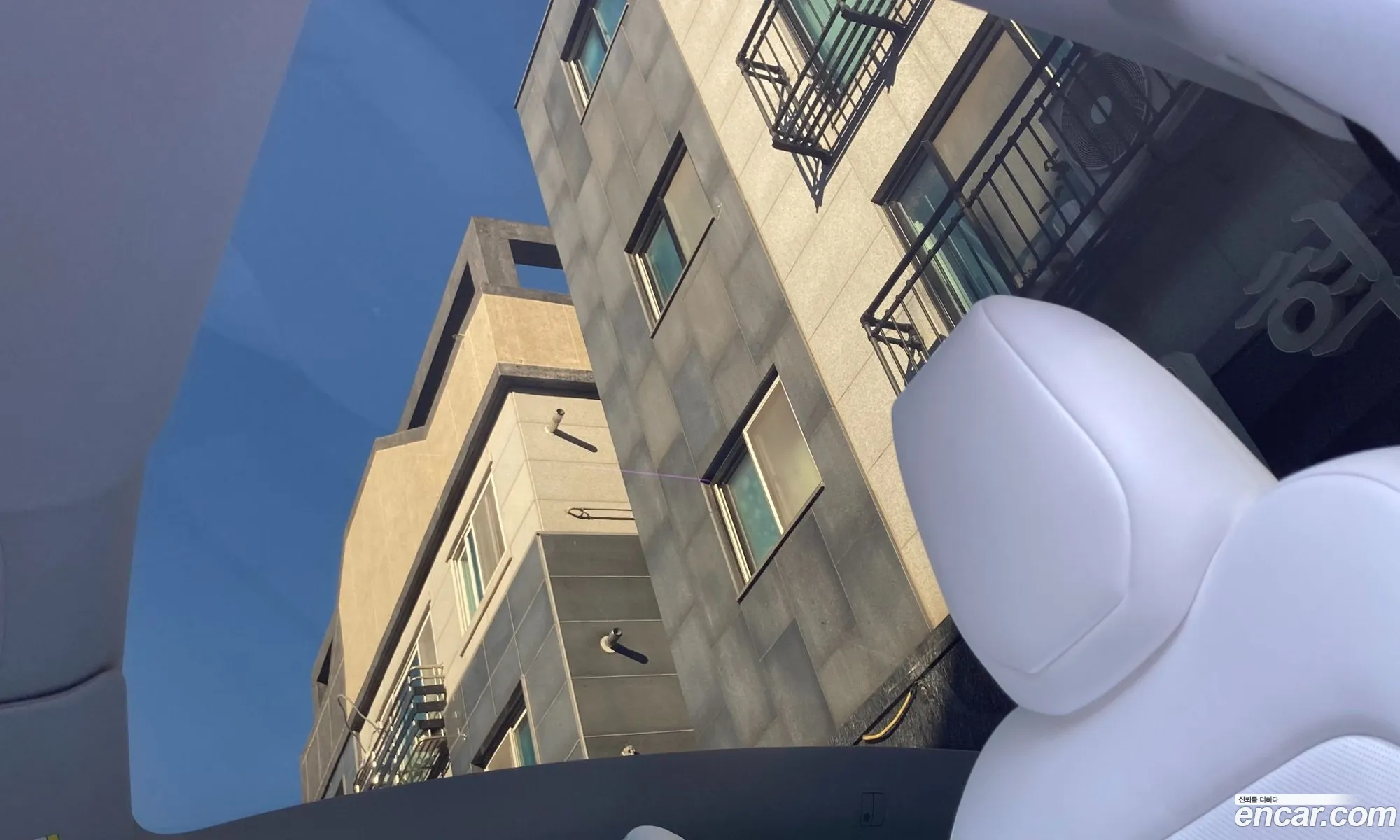 Tesla Model Y 2025 — 12