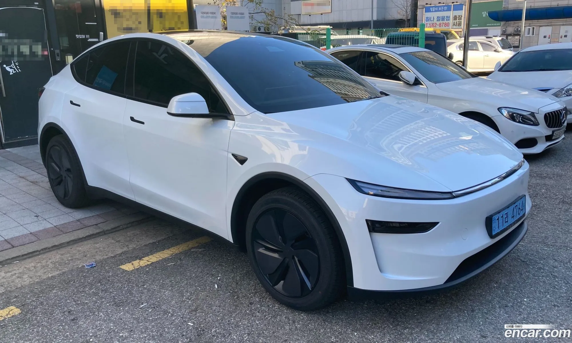 Tesla Model Y 2025 — 10