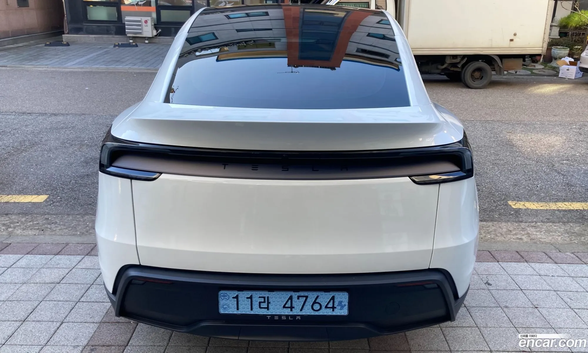Tesla Model Y 2025 — 19