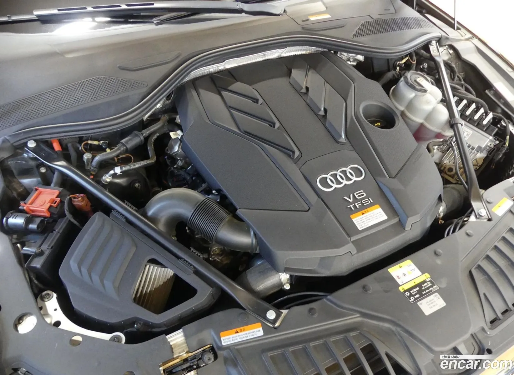 Audi A8 2022 — 18