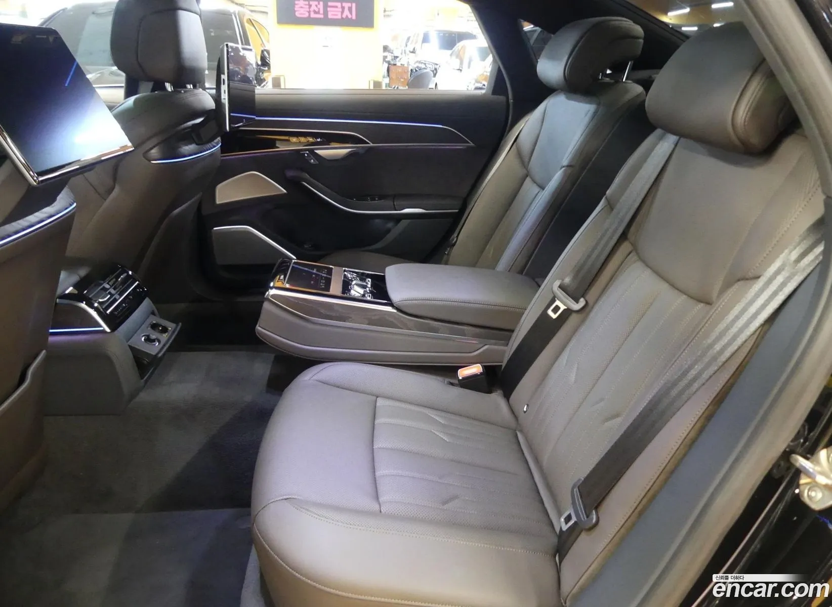 Audi A8 2022 — 5