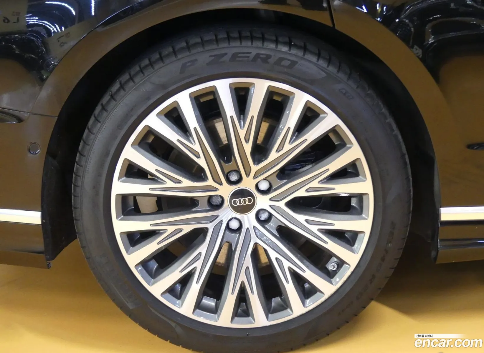 Audi A8 2022 — 13
