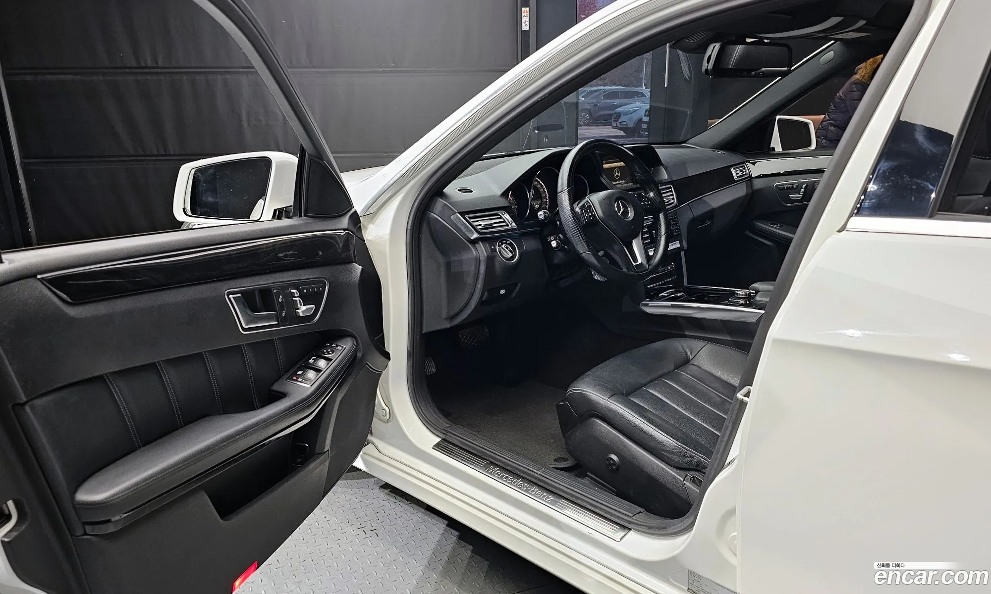 Mercedes-Benz E-Class W212 2013 WDDHF0CB7EA851069 — 9