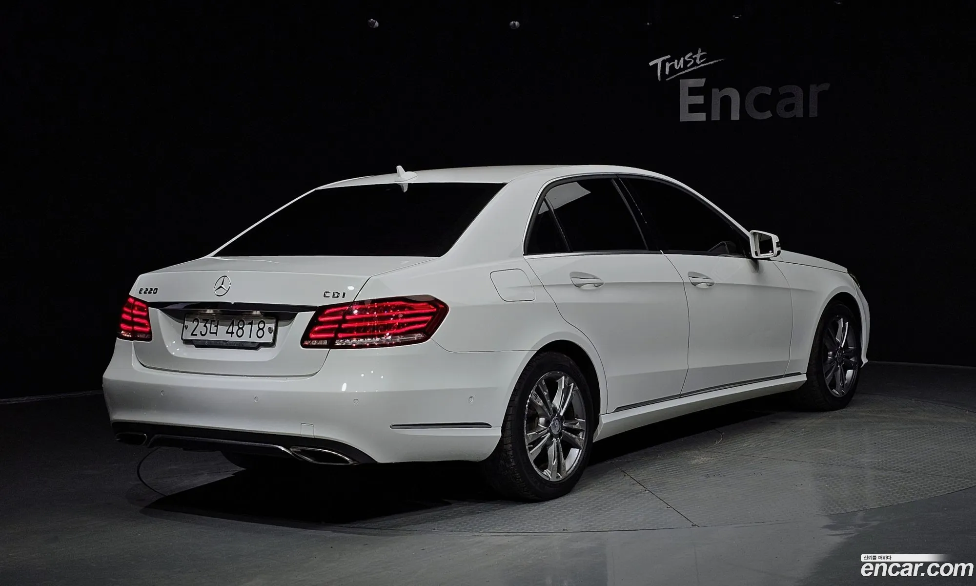 Mercedes-Benz E-Class W212 2013 WDDHF0CB7EA851069 — 13