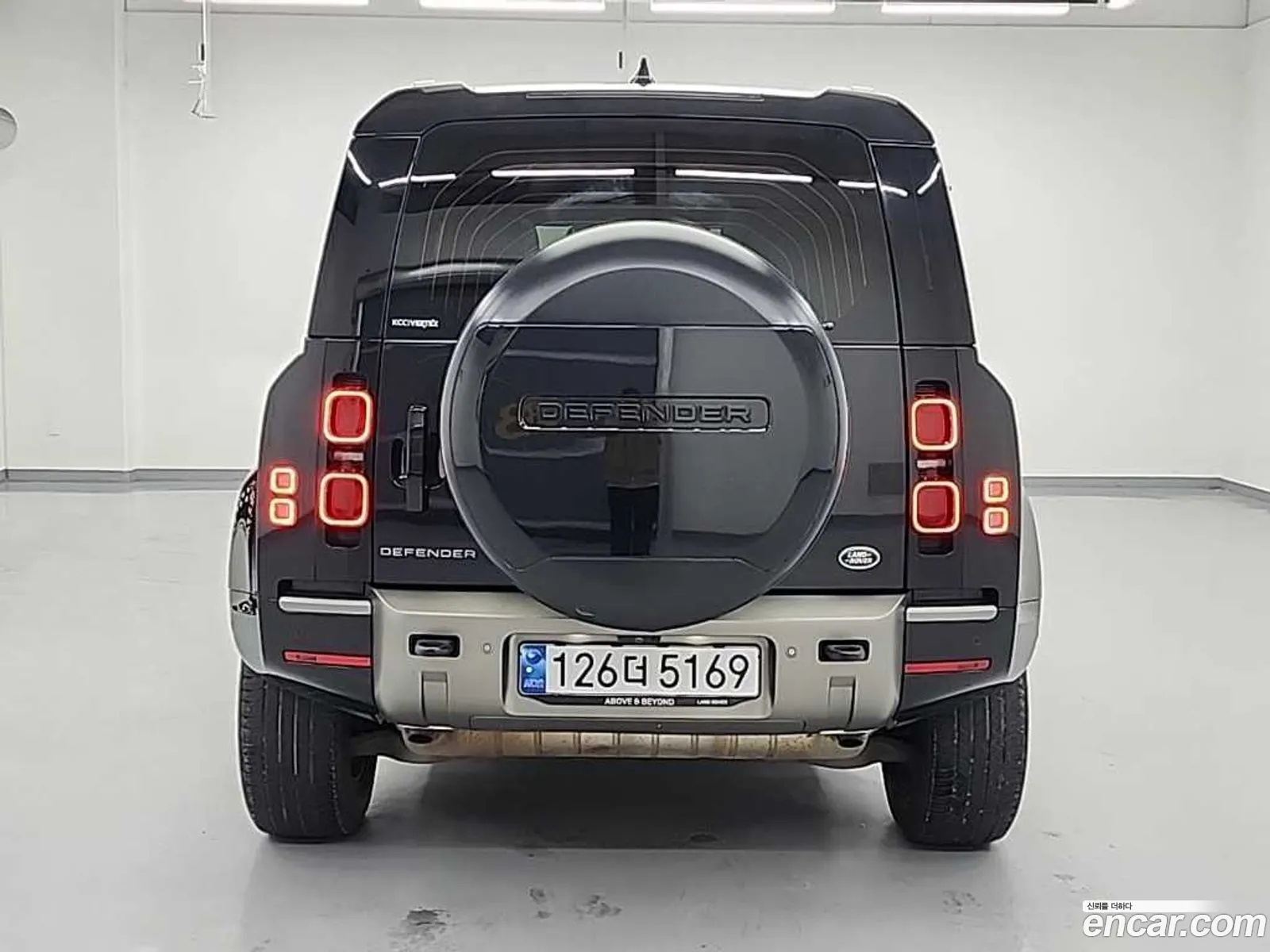 Land Rover Defender 2021 — 14