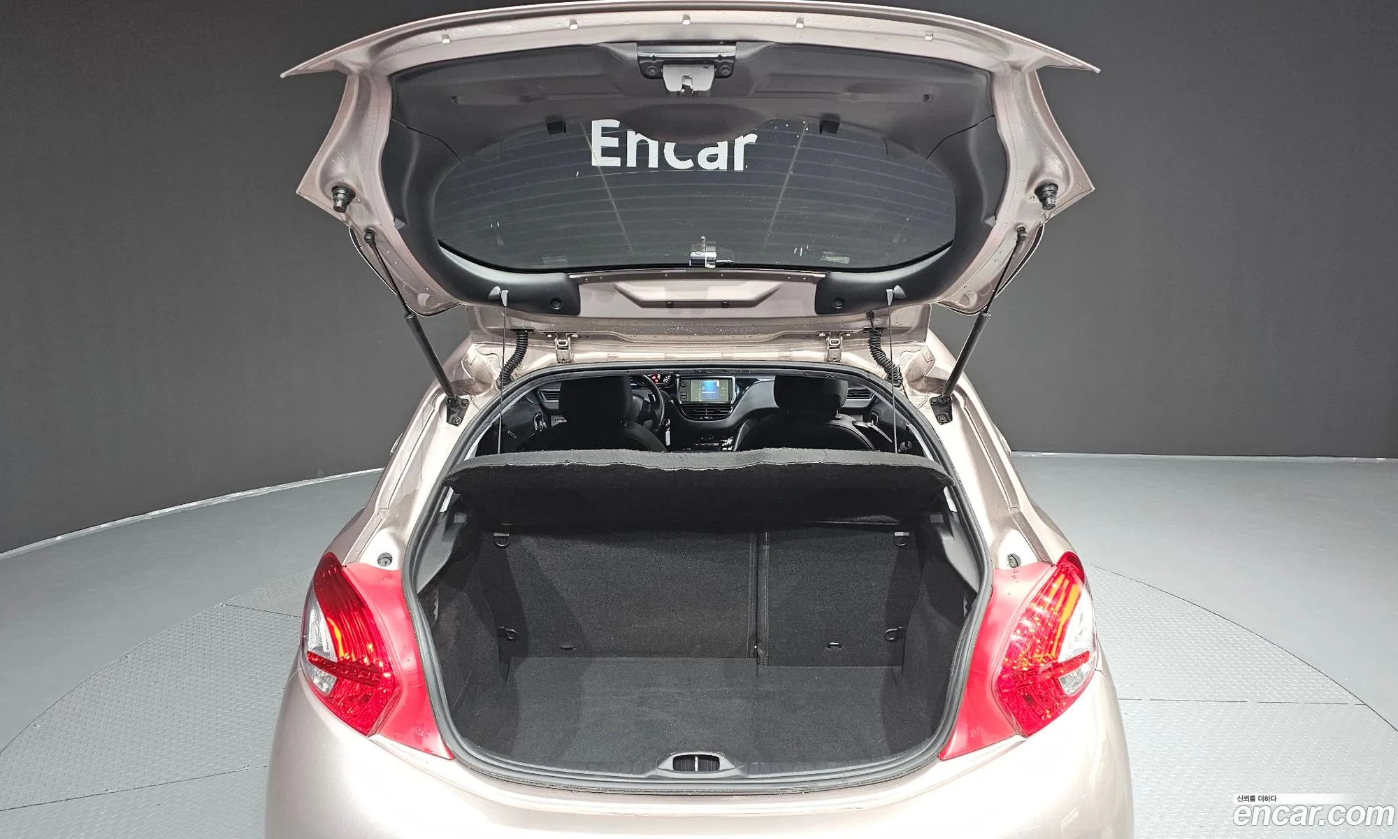 Peugeot 208 2013 VF3CA9HP8DW000428 — 9