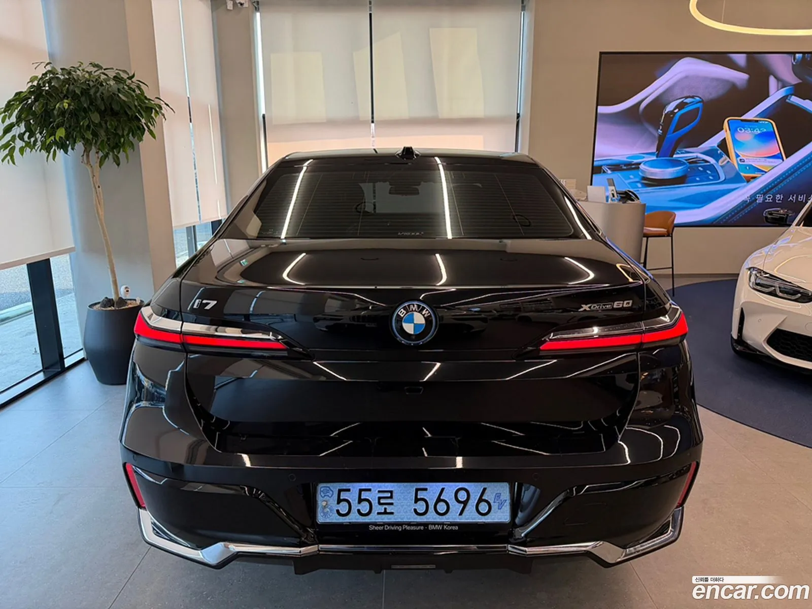 BMW i7 2023 — 16
