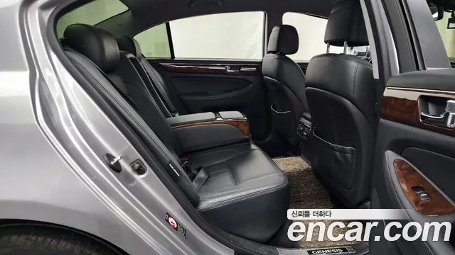 Hyundai Genesis 2010 — 11