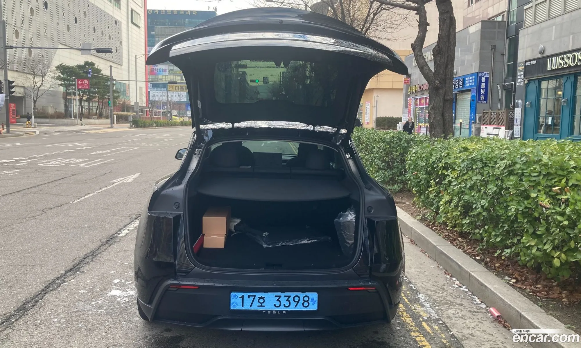 Tesla Model Y 2025 — 8