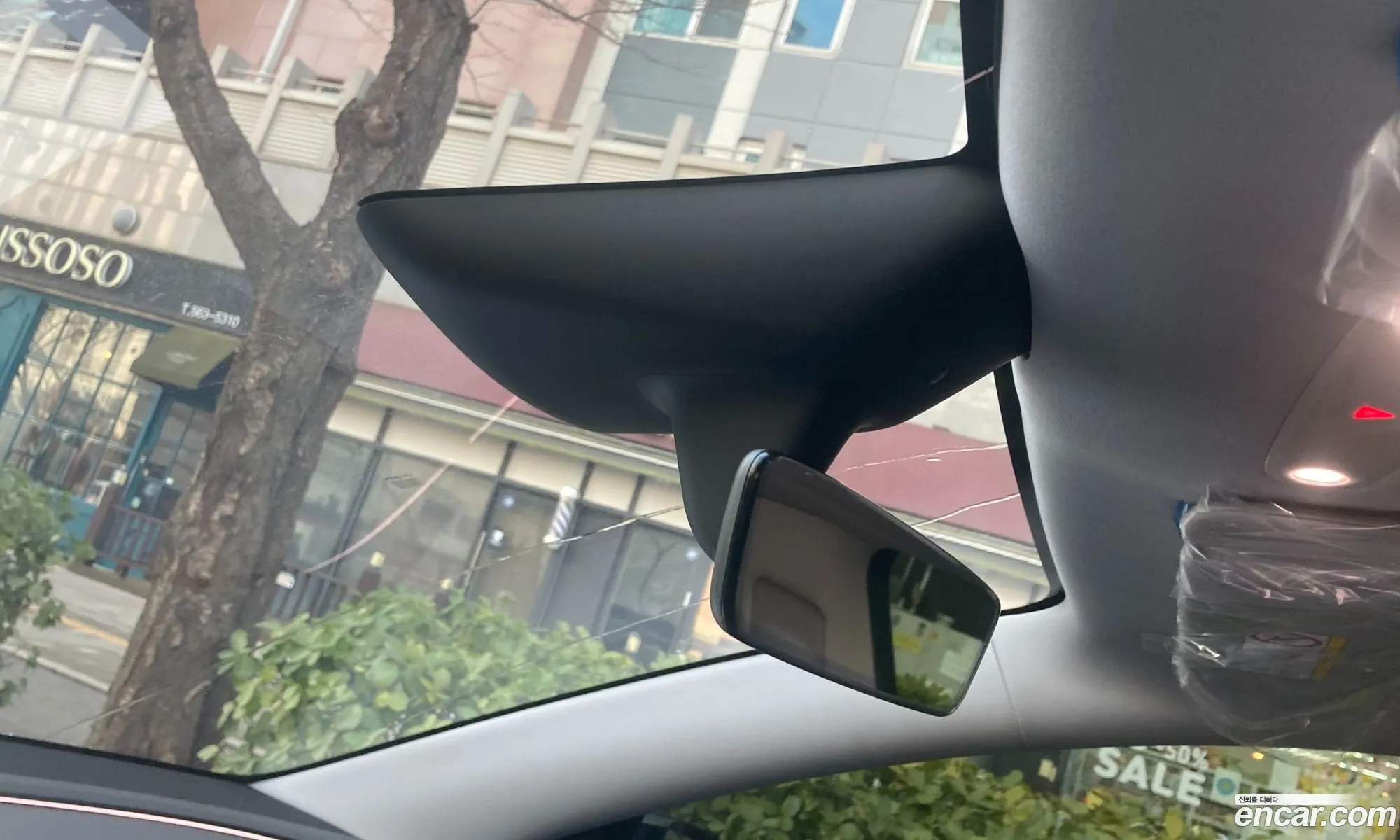 Tesla Model Y 2025 — 12