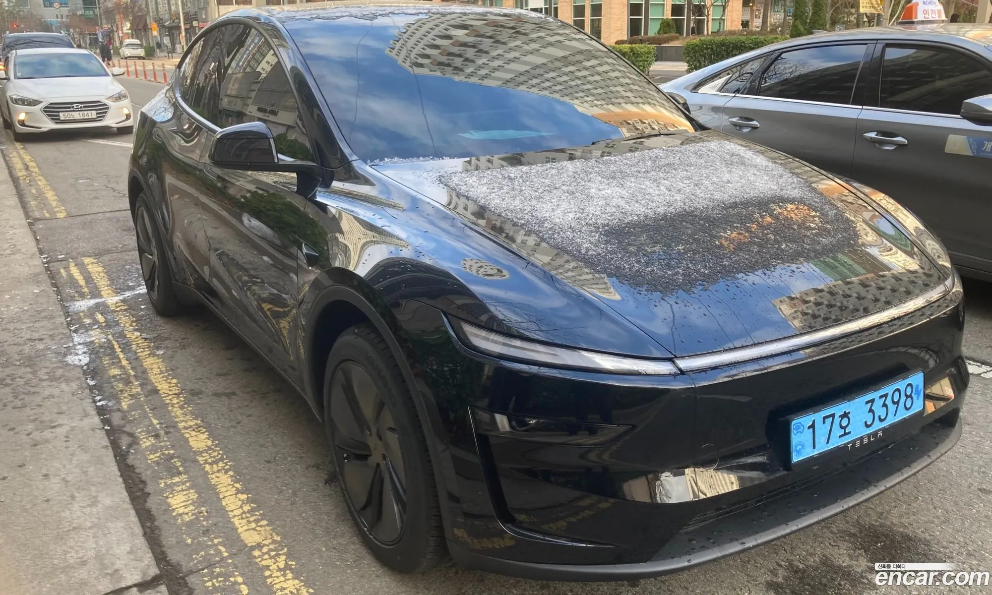 Tesla Model Y 2025 — 2
