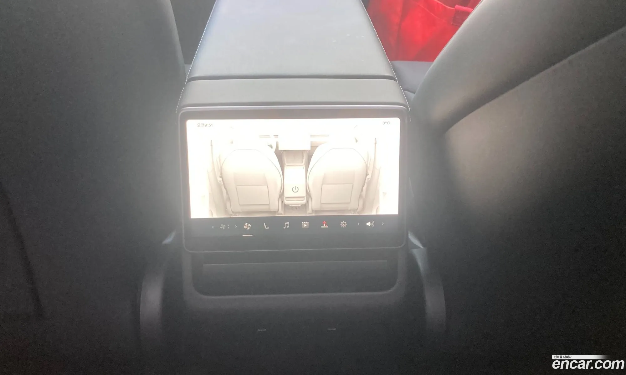 Tesla Model Y 2025 — 17