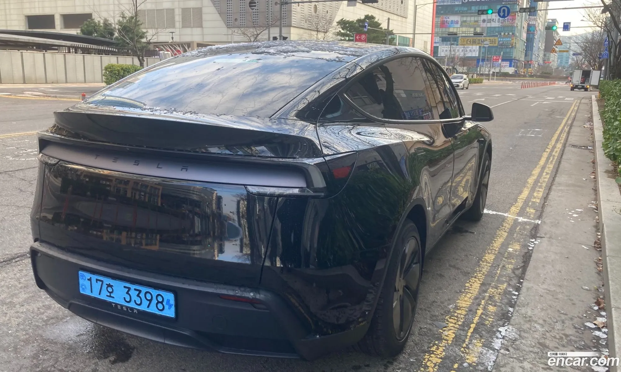 Tesla Model Y 2025 — 3
