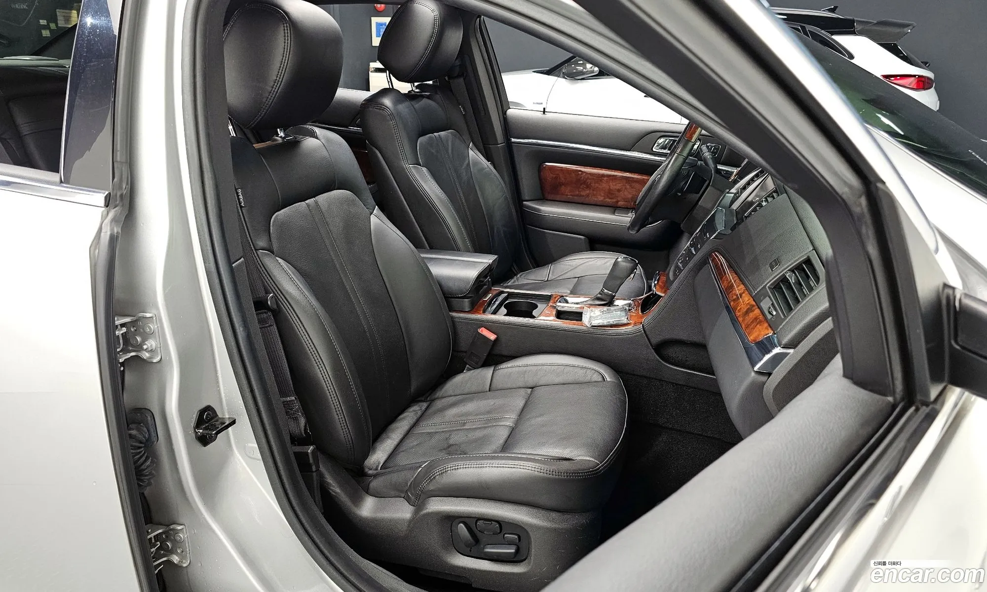 Lincoln MKS 2014 1LNHL9DK5EG604745 — 16