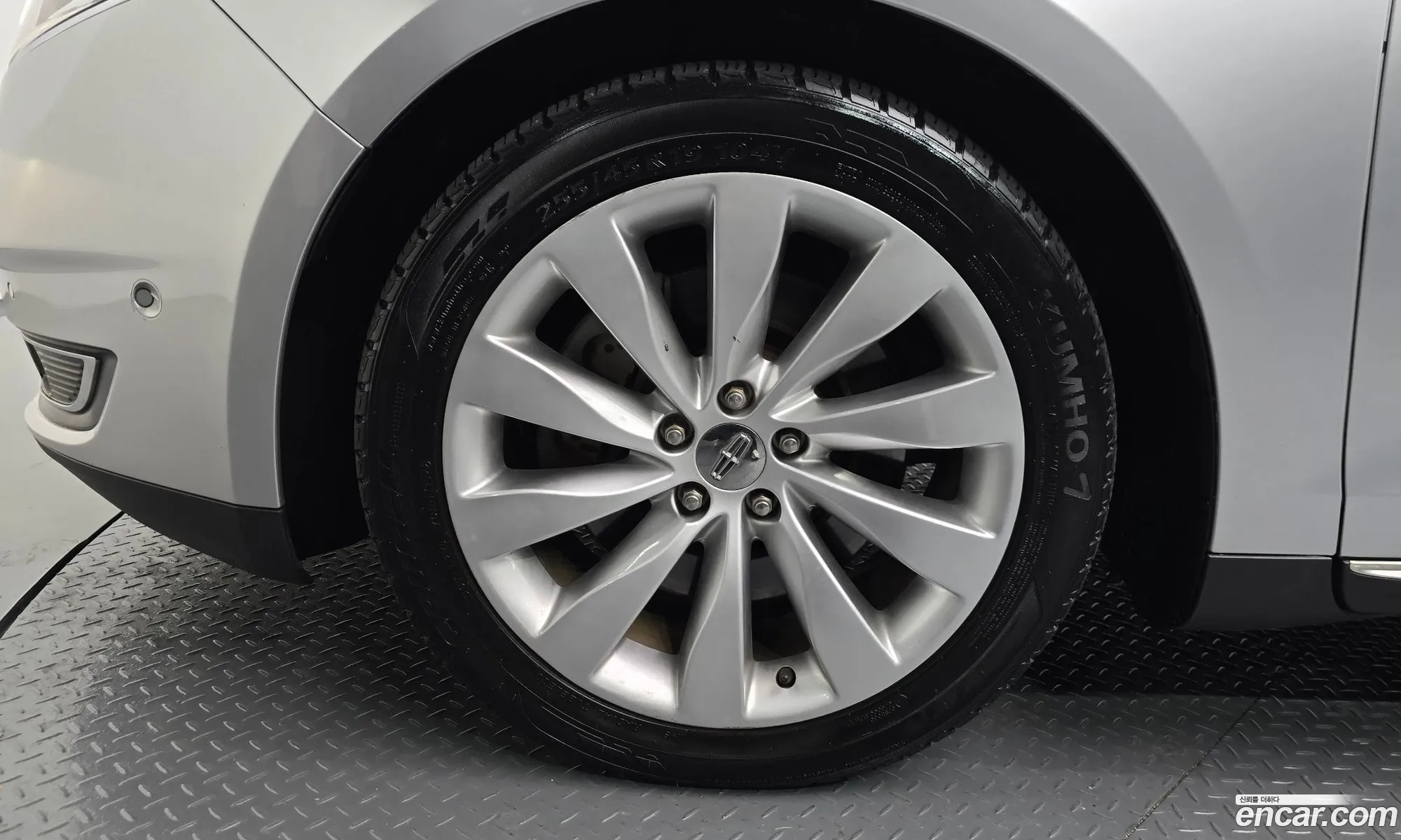 Lincoln MKS 2012 1LNHL9DK9DG606738 — 16