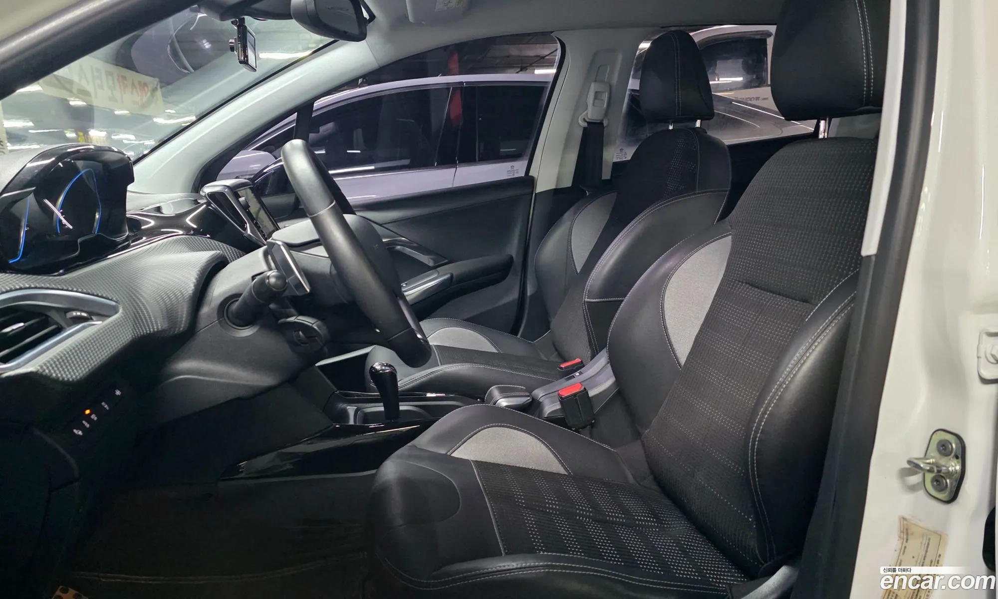 Peugeot 2008 2015 — 18