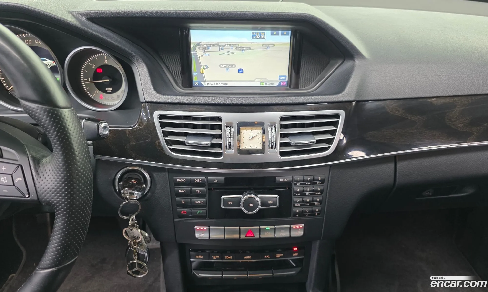 Mercedes-Benz E-Class W212 2014 WDDHF0CB0EB062465 — 13
