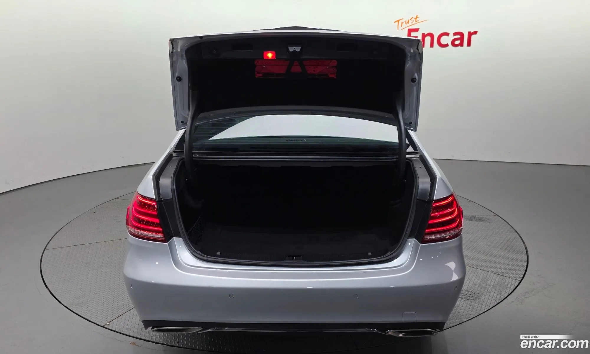 Mercedes-Benz E-Class W212 2014 WDDHF0CB0EB062465 — 17