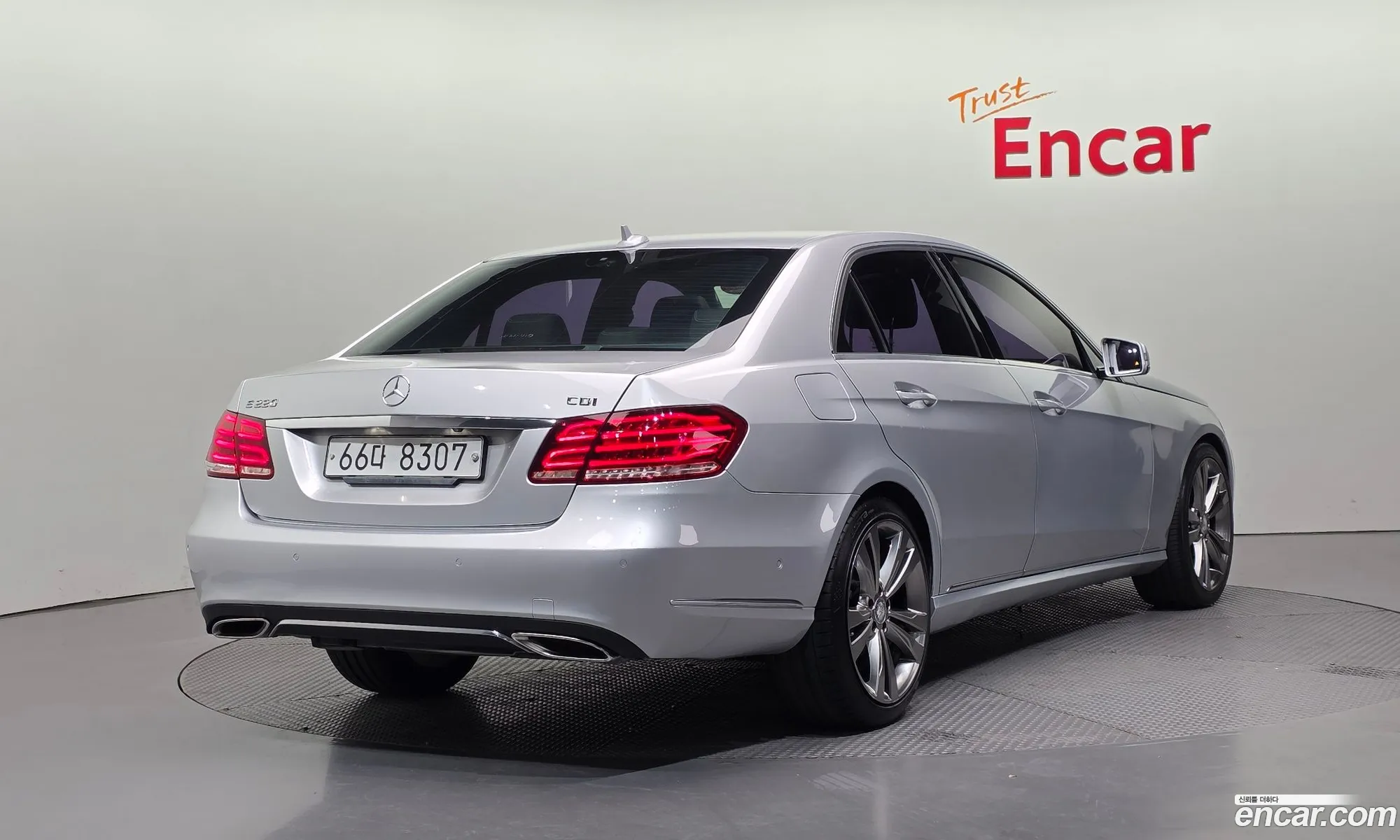 Mercedes-Benz E-Class W212 2014 WDDHF0CB0EB062465 — 18