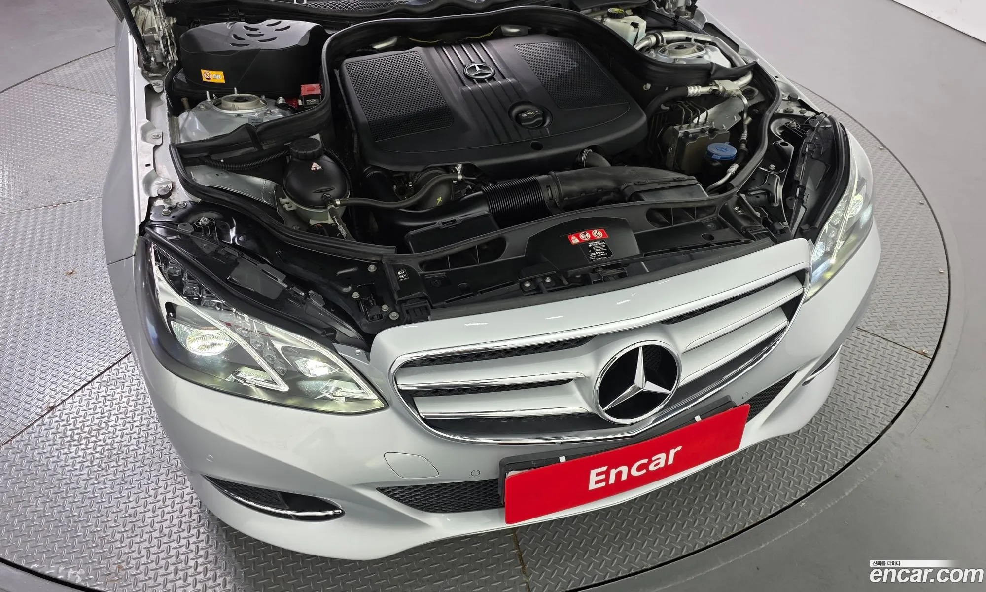 Mercedes-Benz E-Class W212 2014 WDDHF0CB0EB062465 — 19