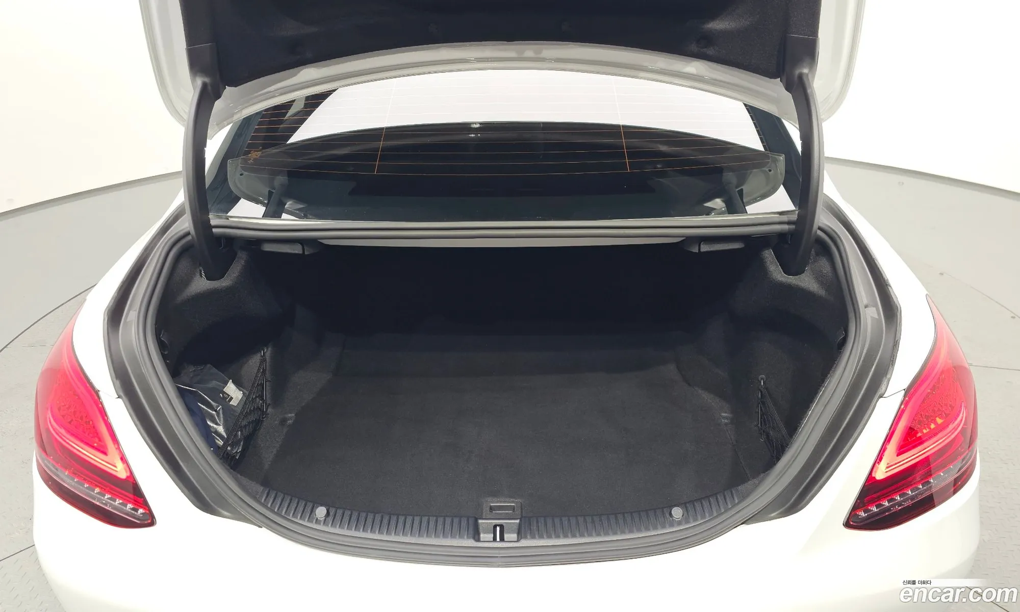 Mercedes-Benz C-Class W205 2019 — 18