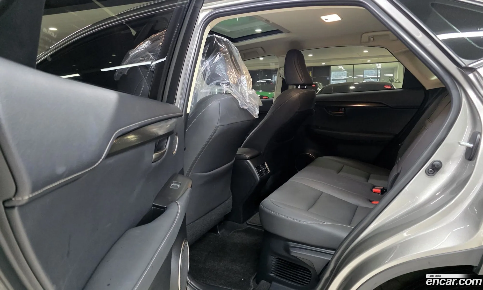 Lexus NX300h 2021 — 11