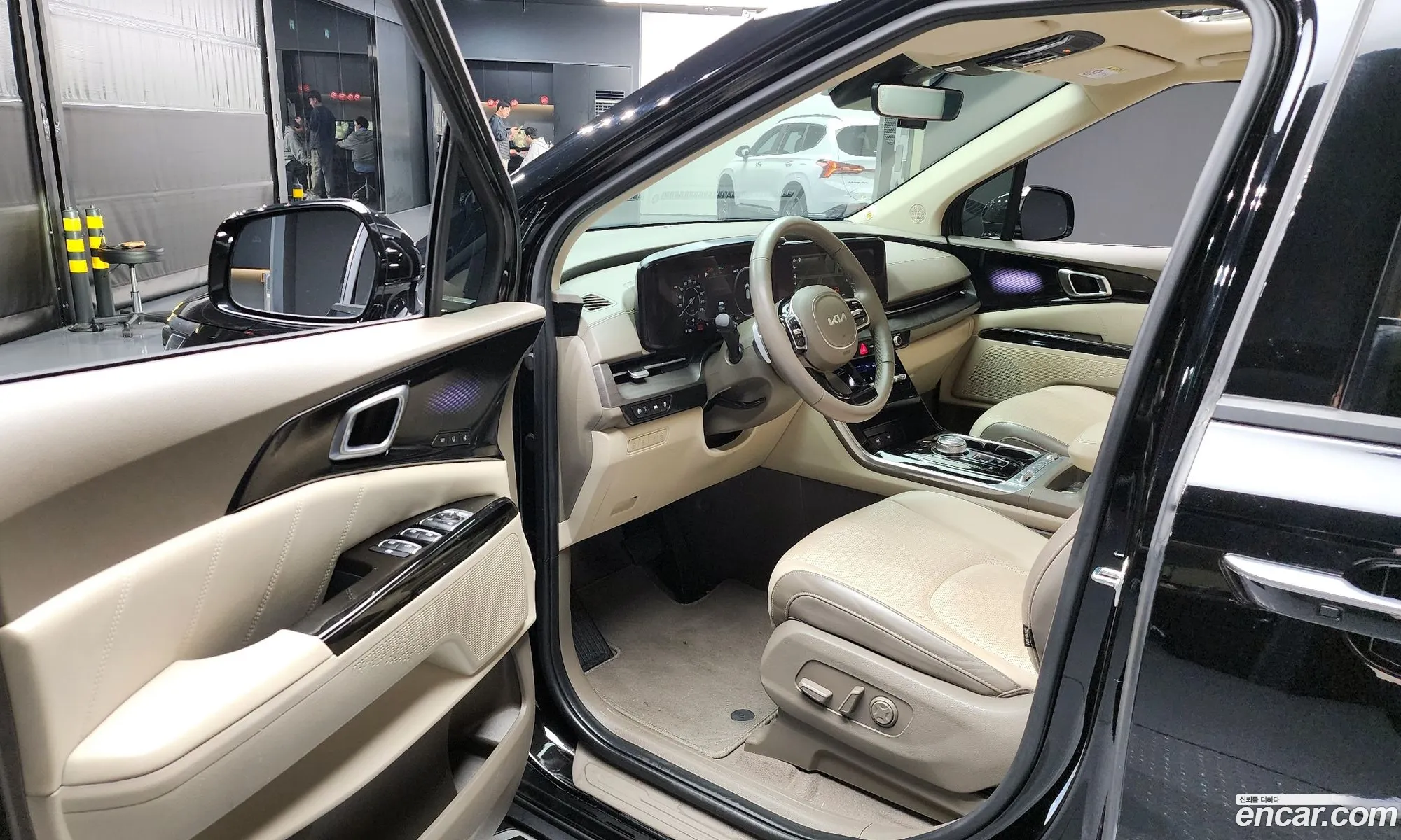 Kia Carnival 2023 — 2