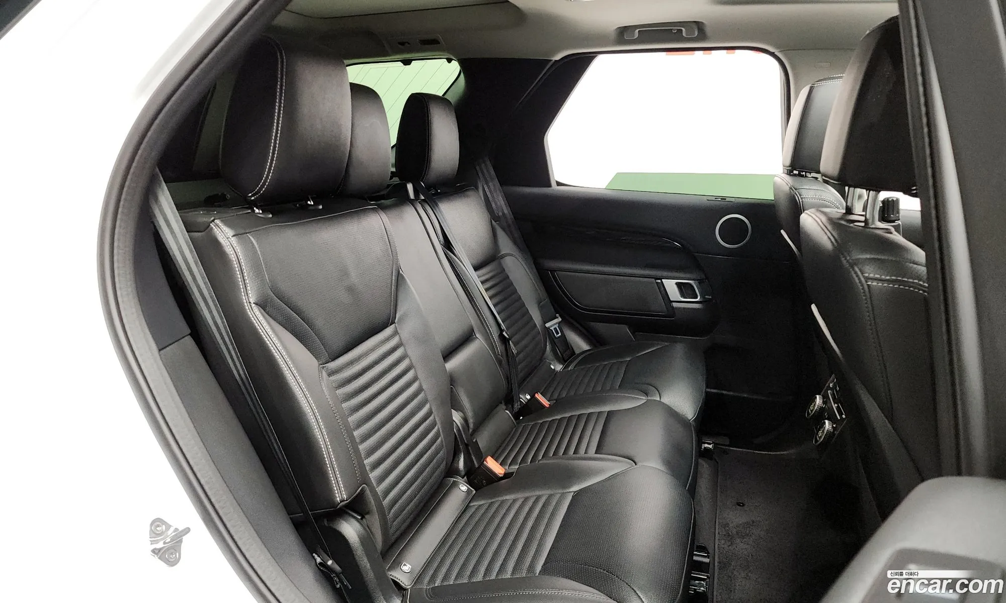 Land Rover Discovery 5 2024 — 18