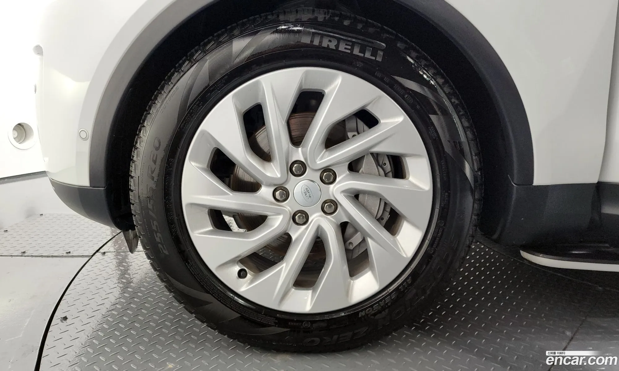 Land Rover Discovery 5 2024 — 15