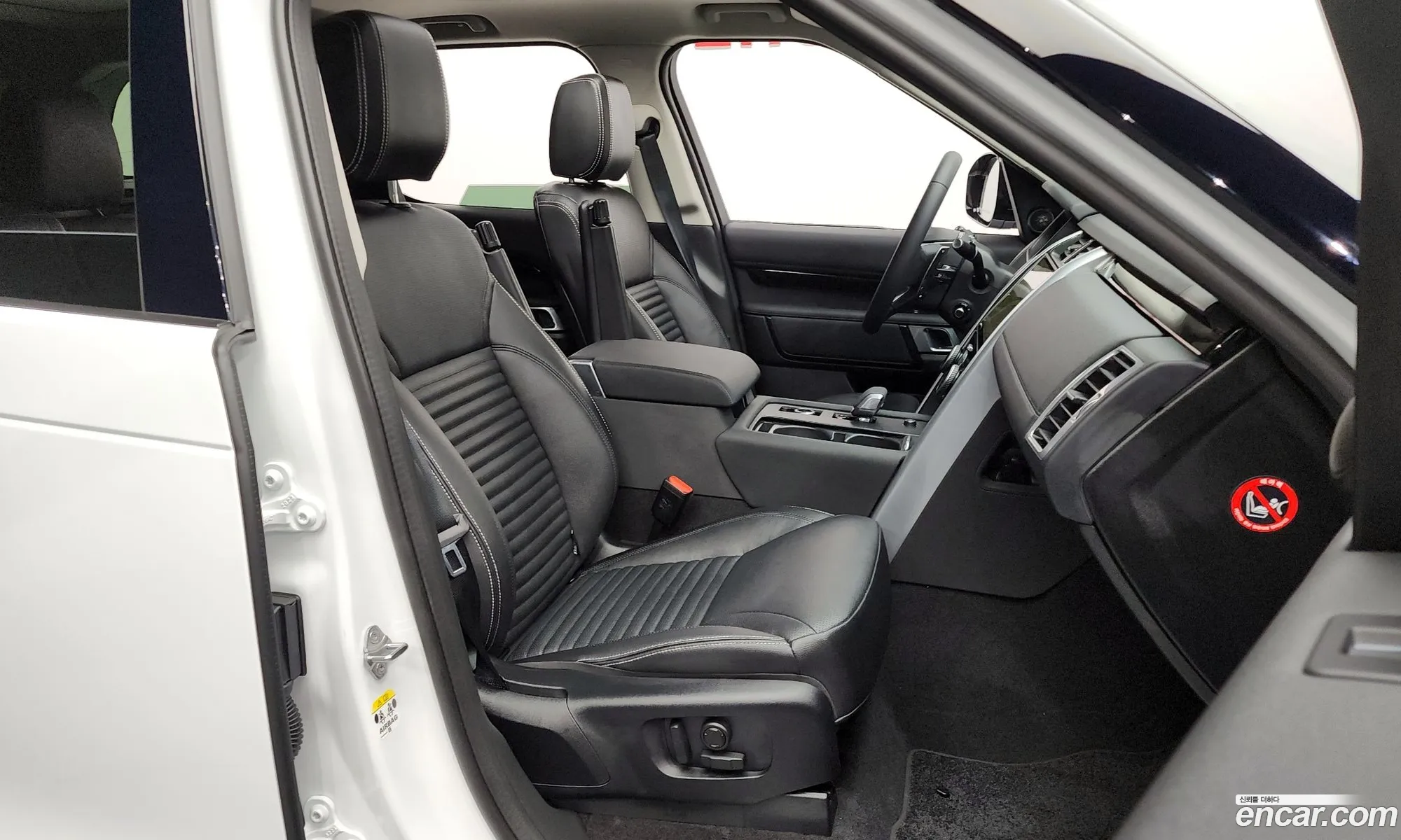 Land Rover Discovery 5 2024 — 3