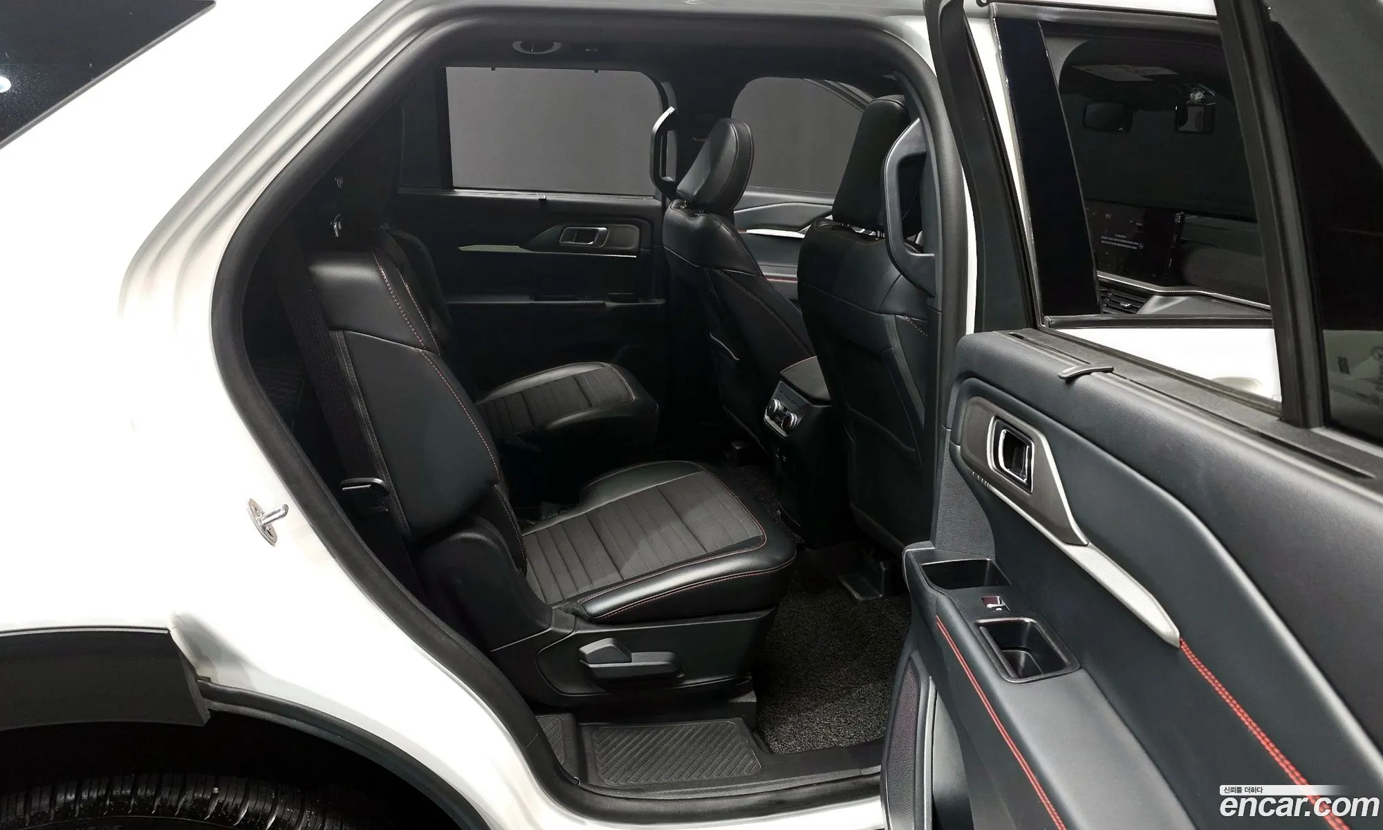 Ford Explorer 6th Gen 2025 1FMUK8KH111111111 — 14