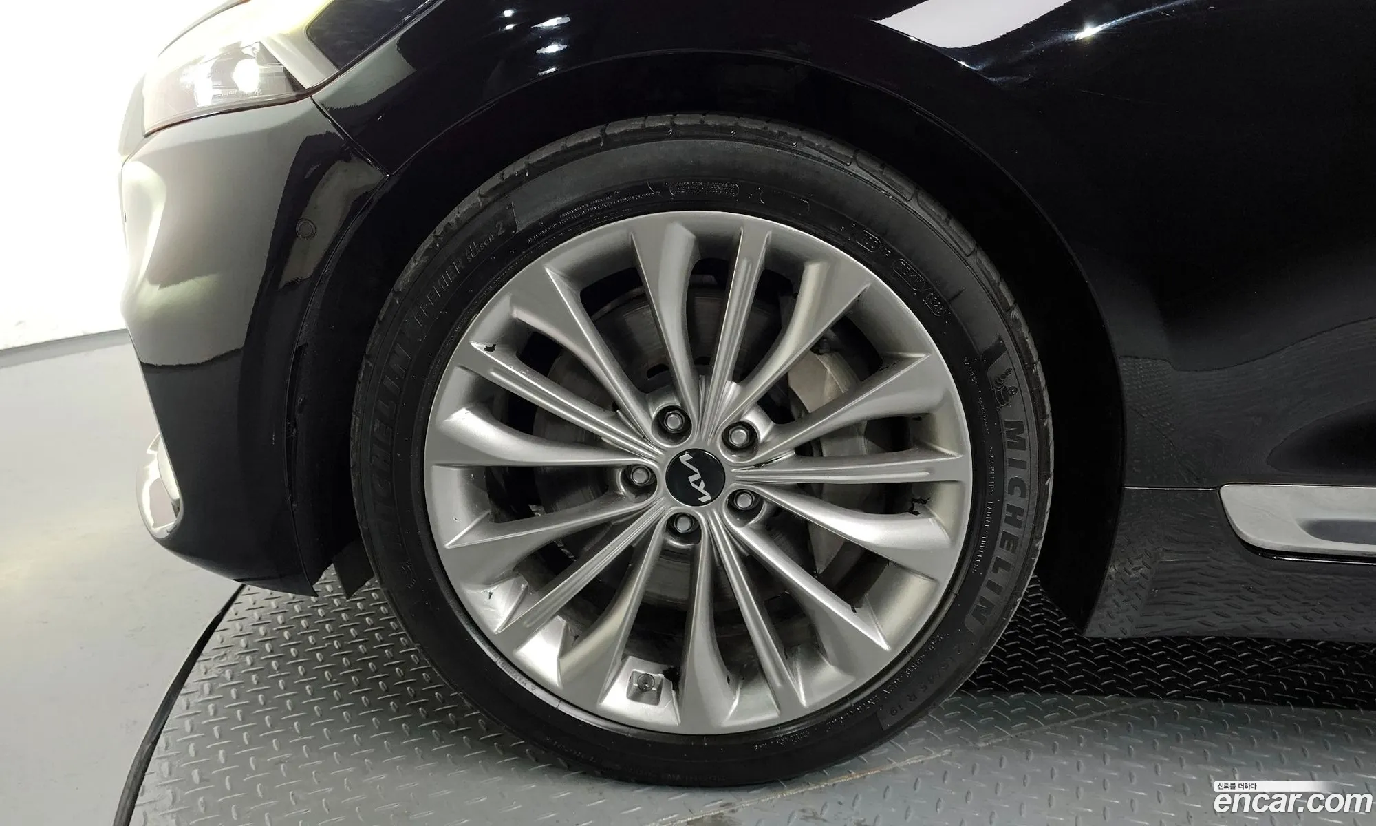 Kia K9 2021 — 9