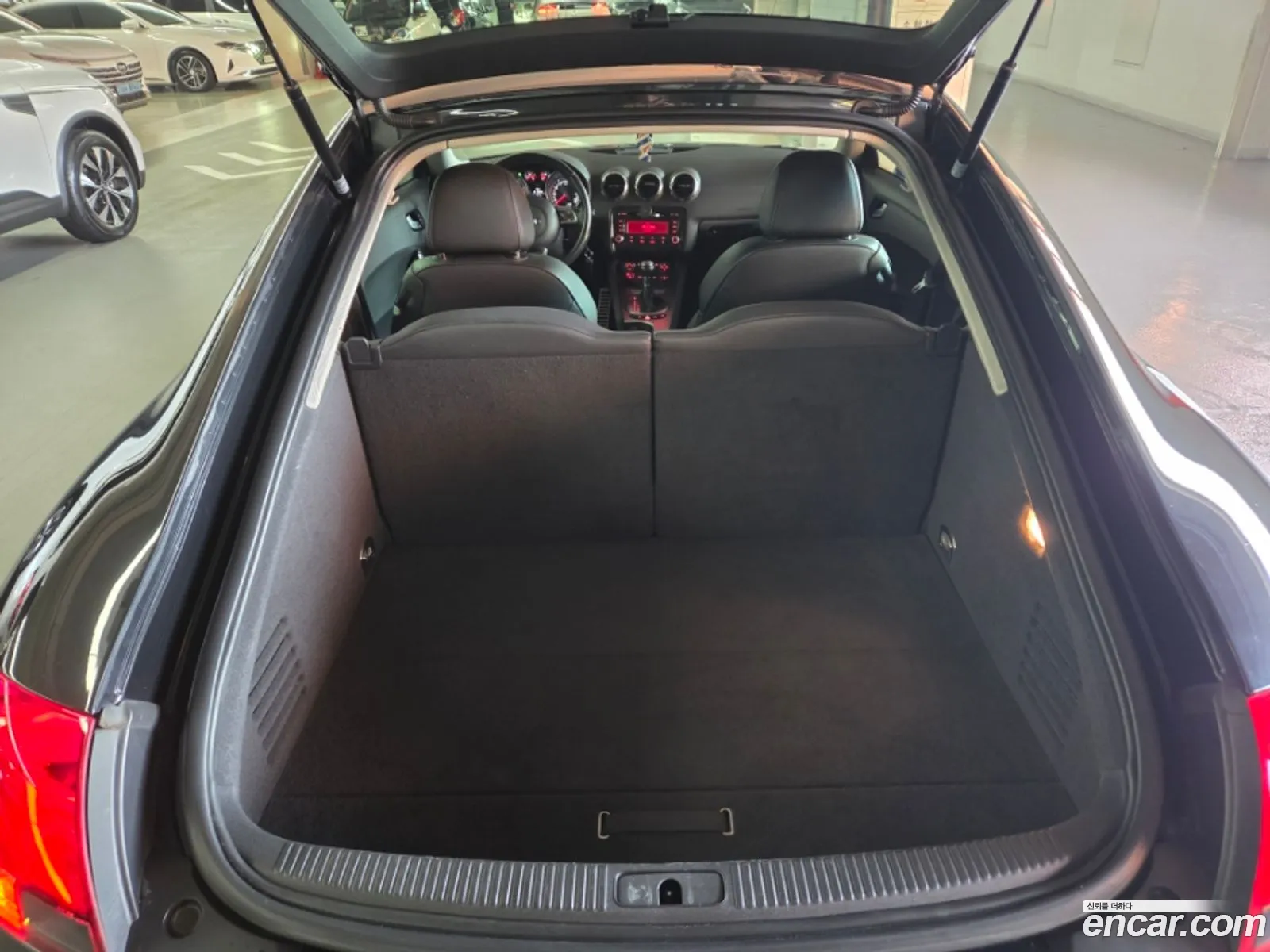 Audi TT 2010 — 17