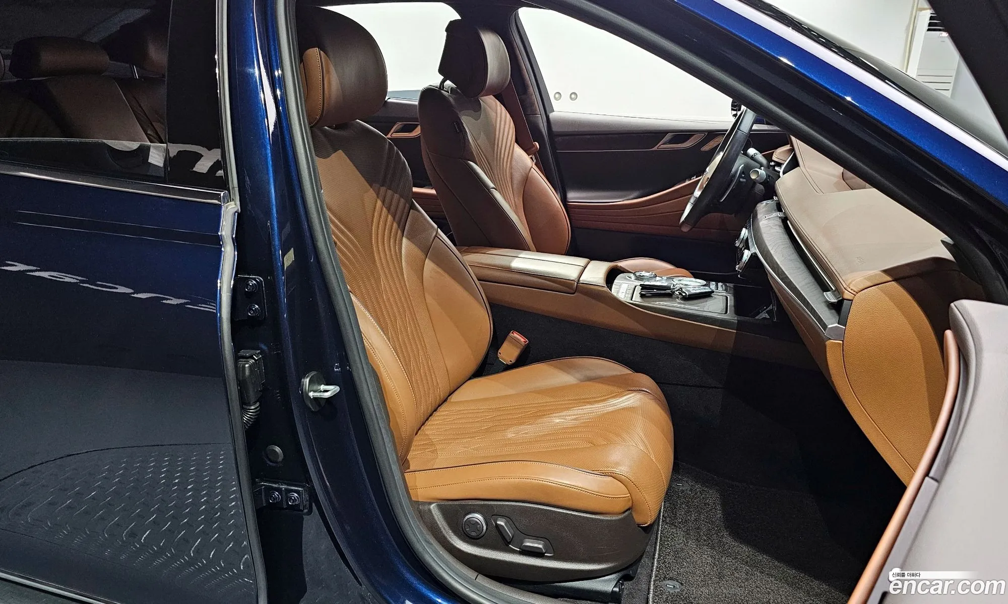 Genesis G80 2020 KMTGB41CDMU043024 — 2