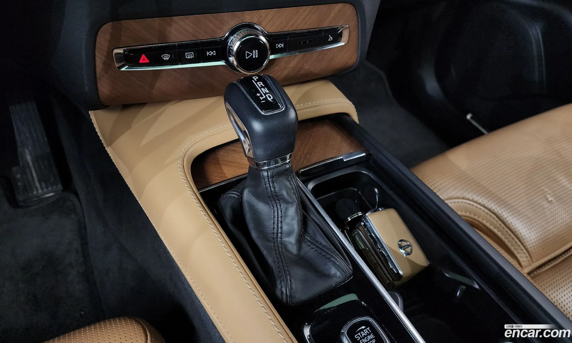 Volvo XC90 2018 YV1LFA22CK1451026 — 13