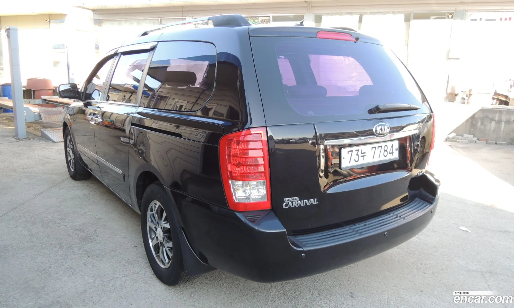 Kia Carnival R 2014 — 18