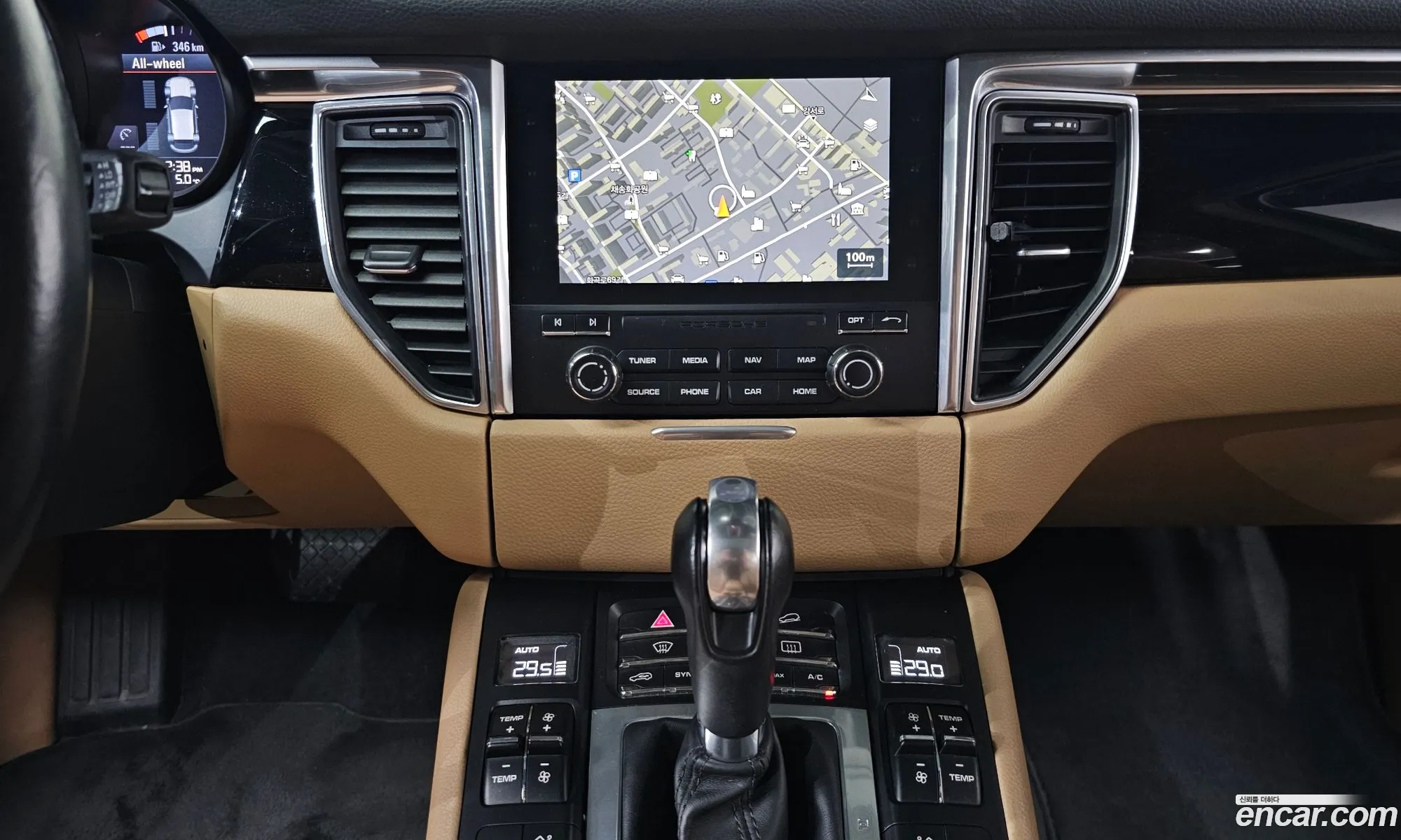 Porsche Macan 2016 WP1AD2959HLB70174 — 17