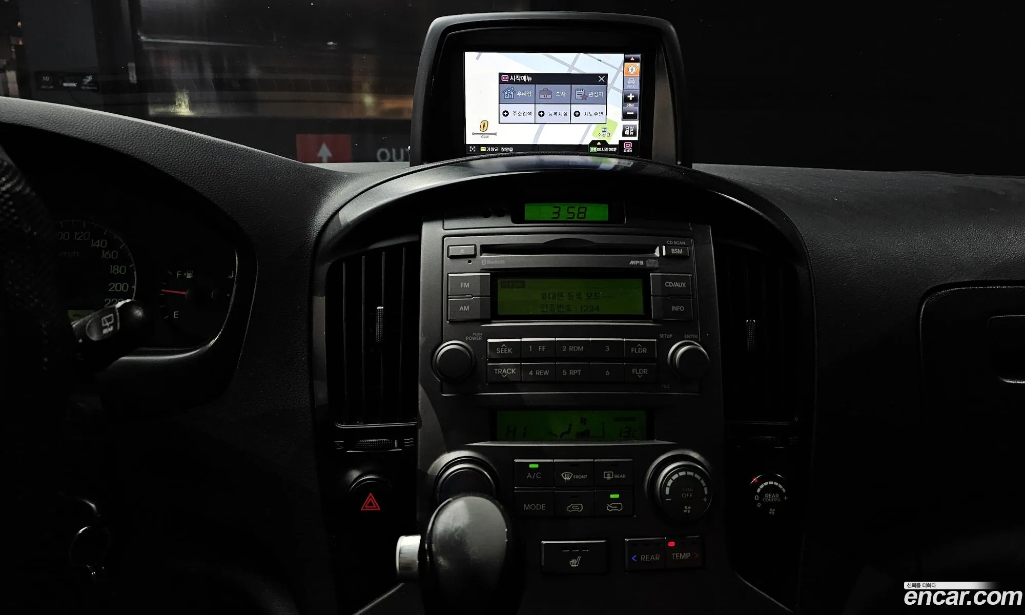 Hyundai Grand Starex 2012 — 16