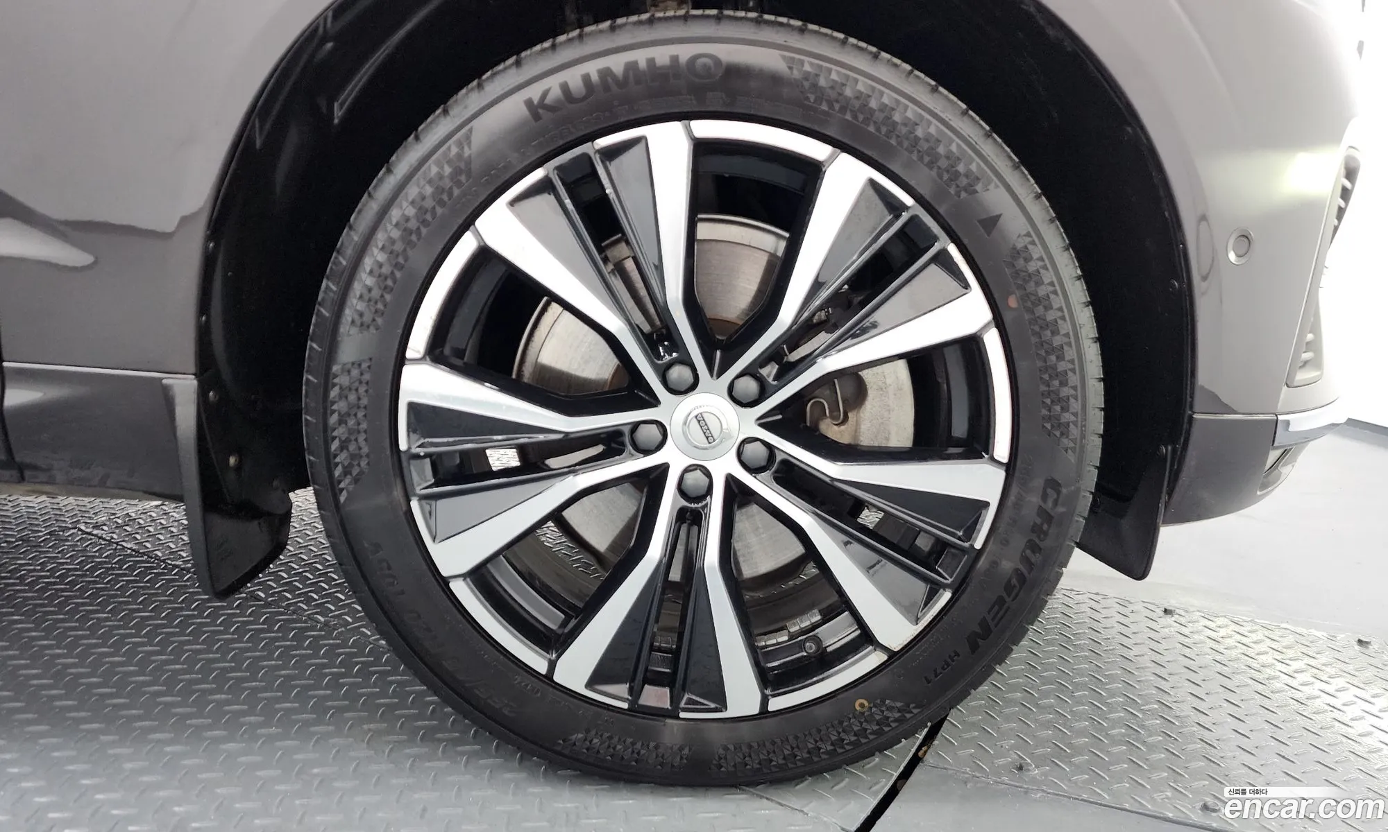 Volvo XC60 2024 LYVUZ0620RB809577 — 9