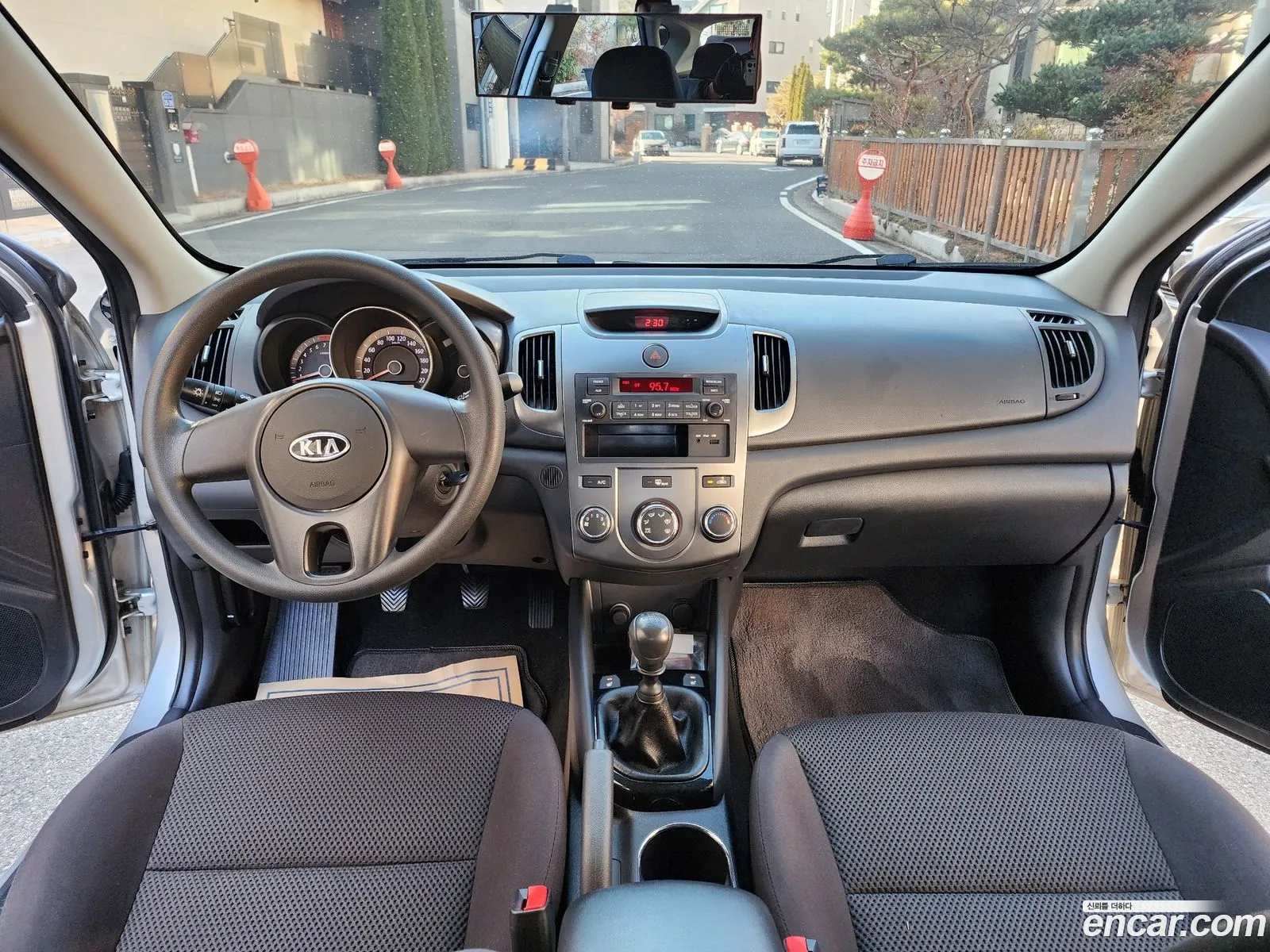 Kia Forte Hatchback 2011 — 2