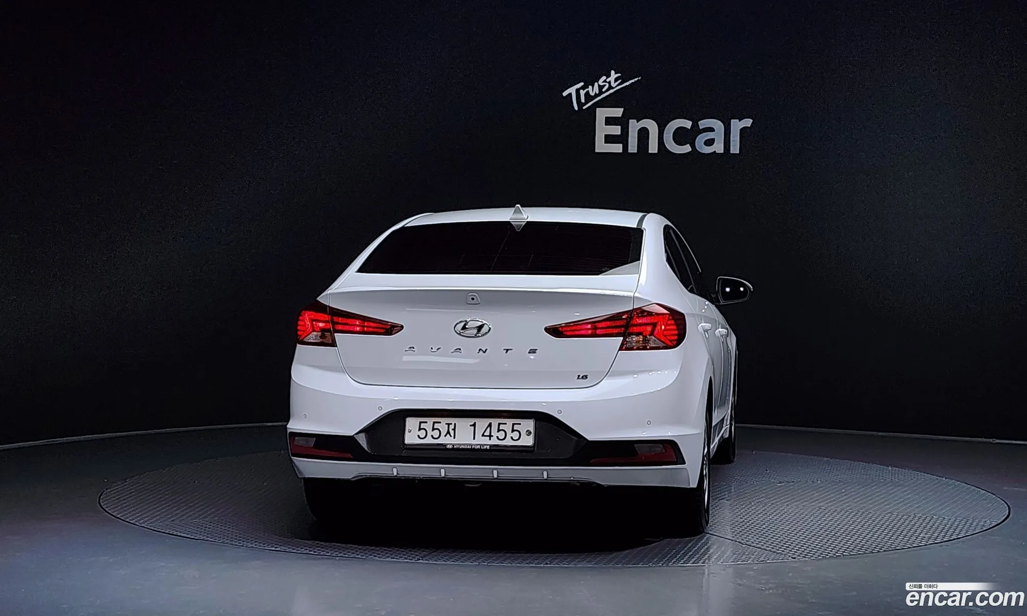 Hyundai Elantra AD 2019 — 10